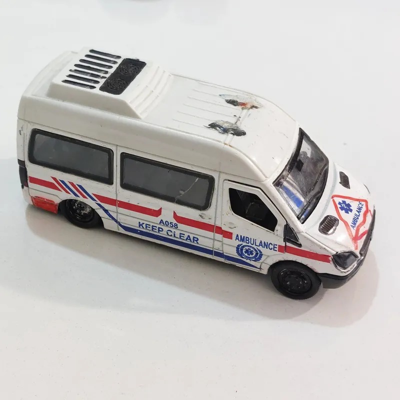 ماکت فلزی آمبولانس قدیمی