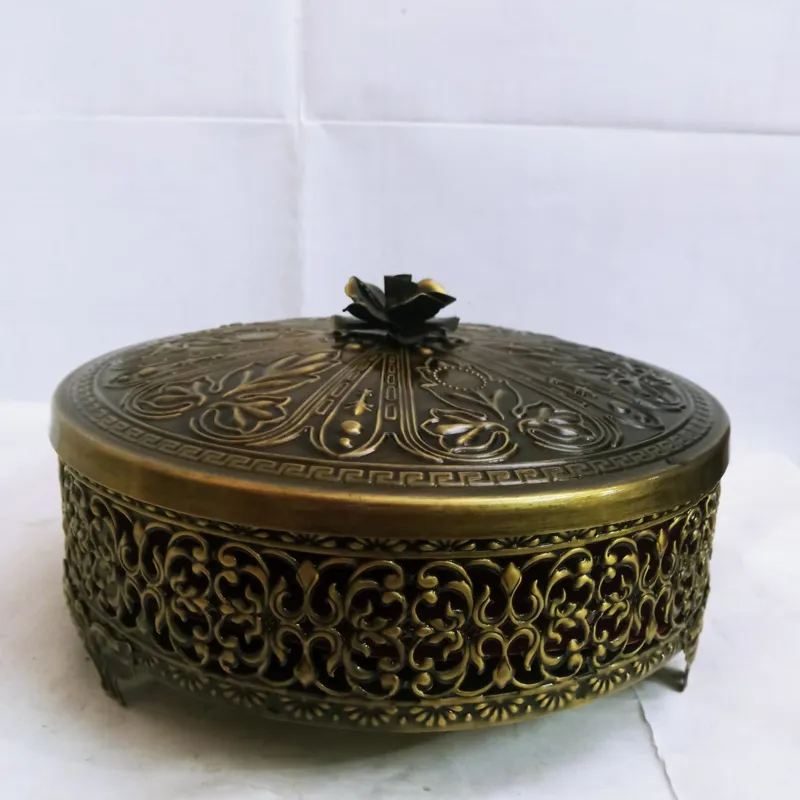 شکلات خوری فلزی