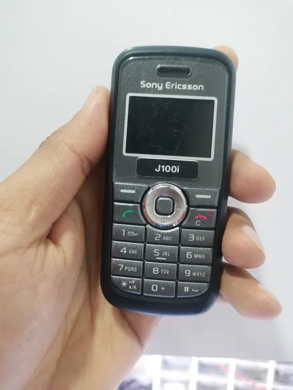 گوشی سونی اریکسون J100i سالم و تمیز
