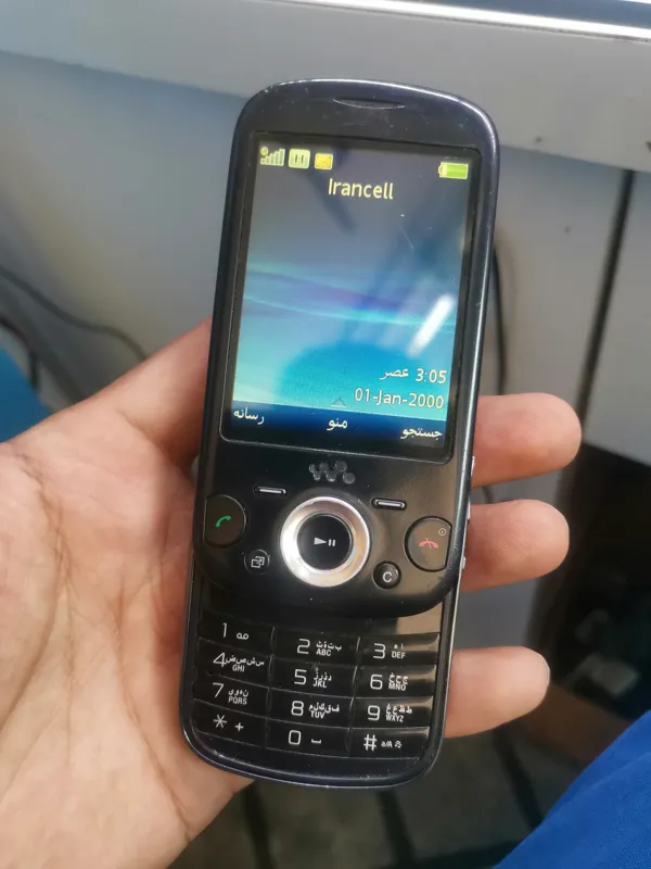 گوشی سونی اریکسون W20i زیلو فابریکی سالم