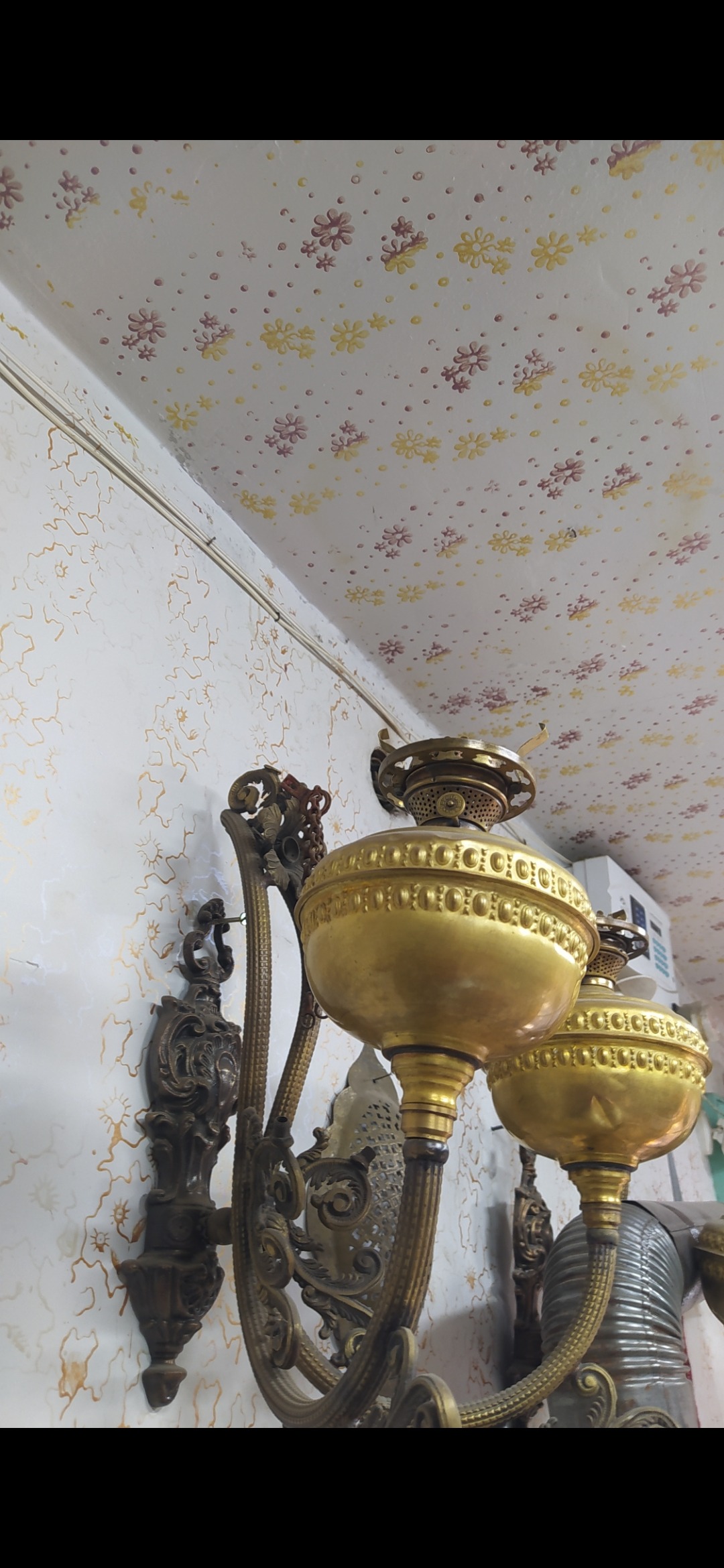 چراغ دیواری دو شعله