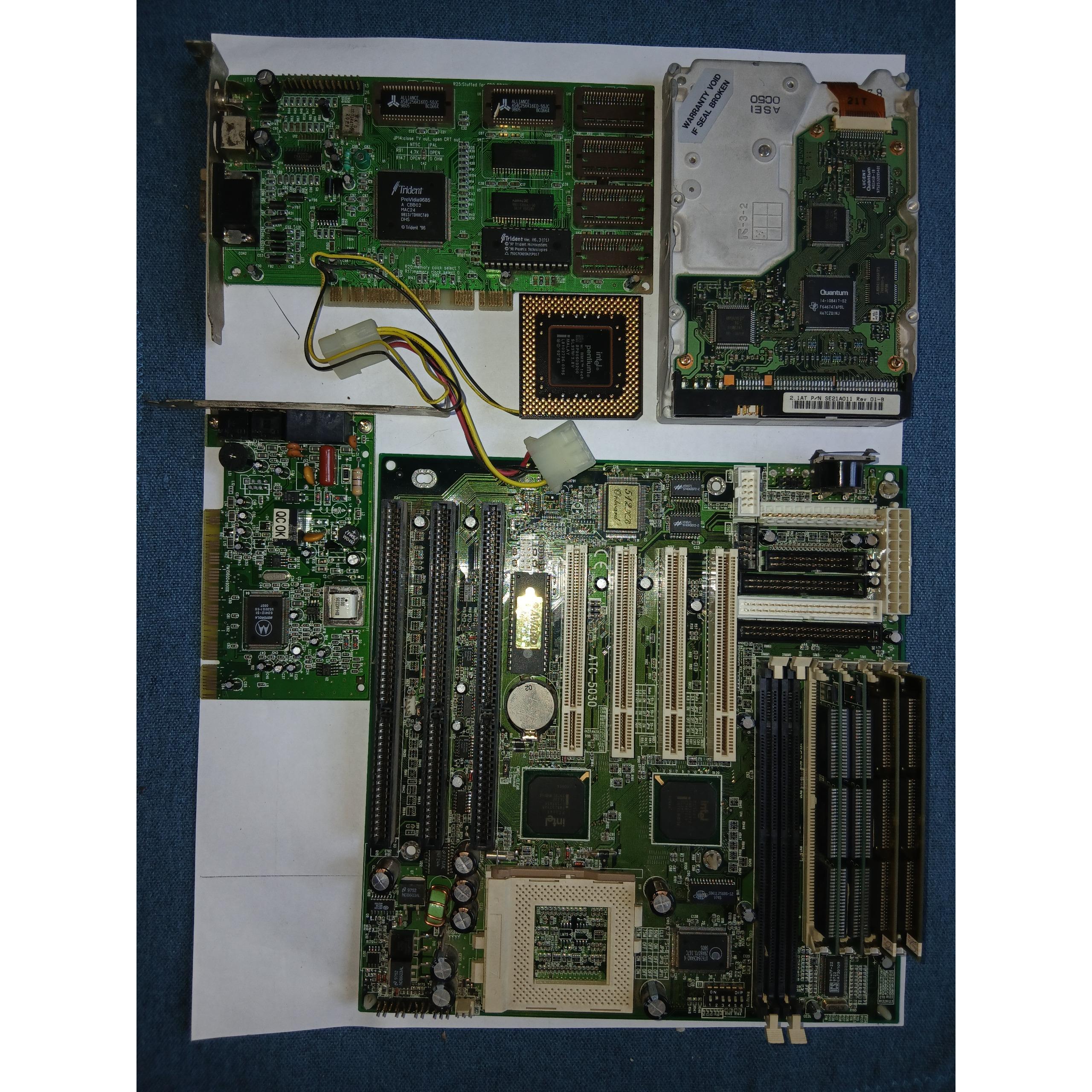 مادربرد و cpu قدیمی همراه با لوازم