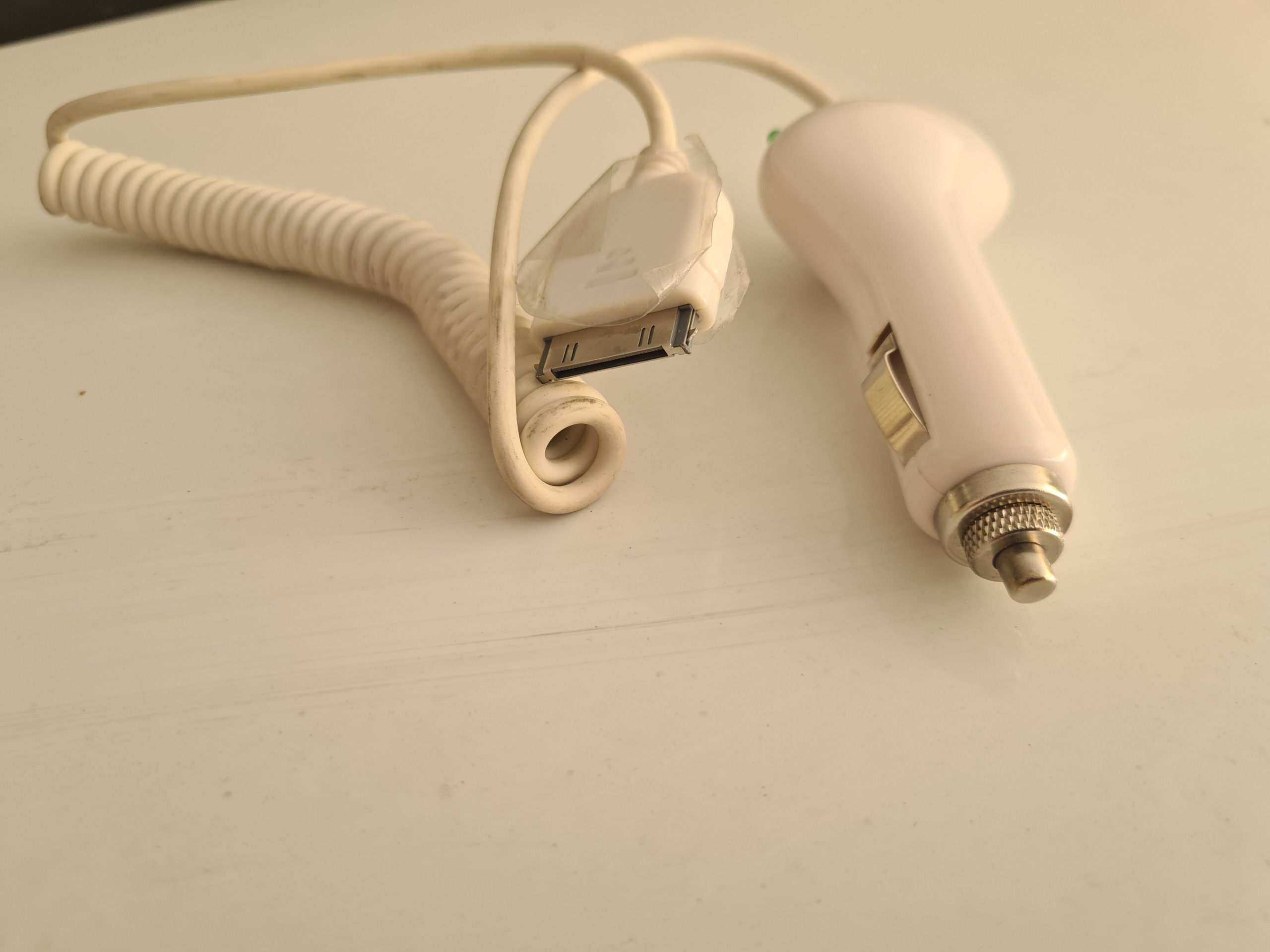 شارژر فندکی30 پین آیفون آیپد 3g , 3gs