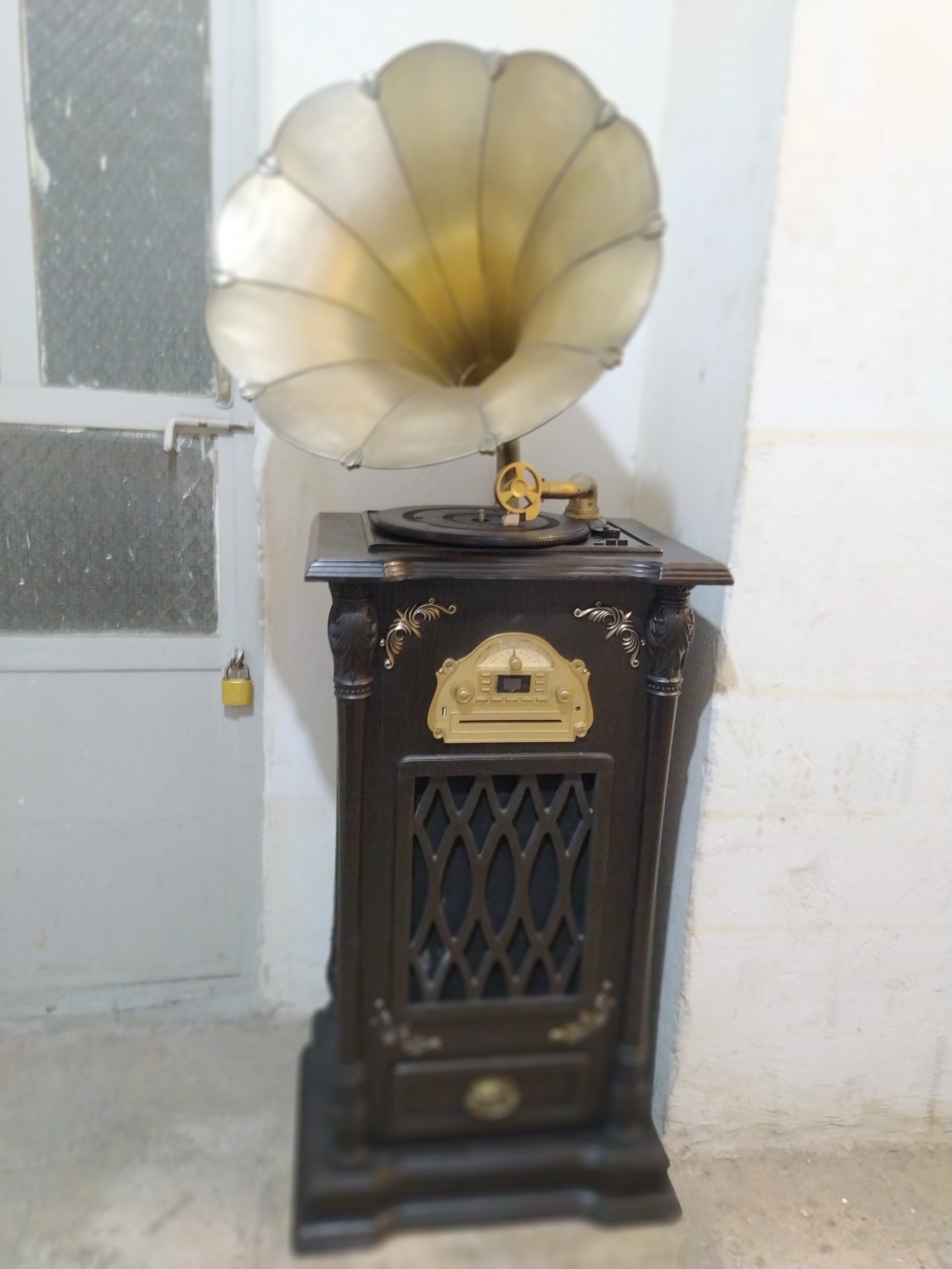 گرامافون فول والتر آکبند