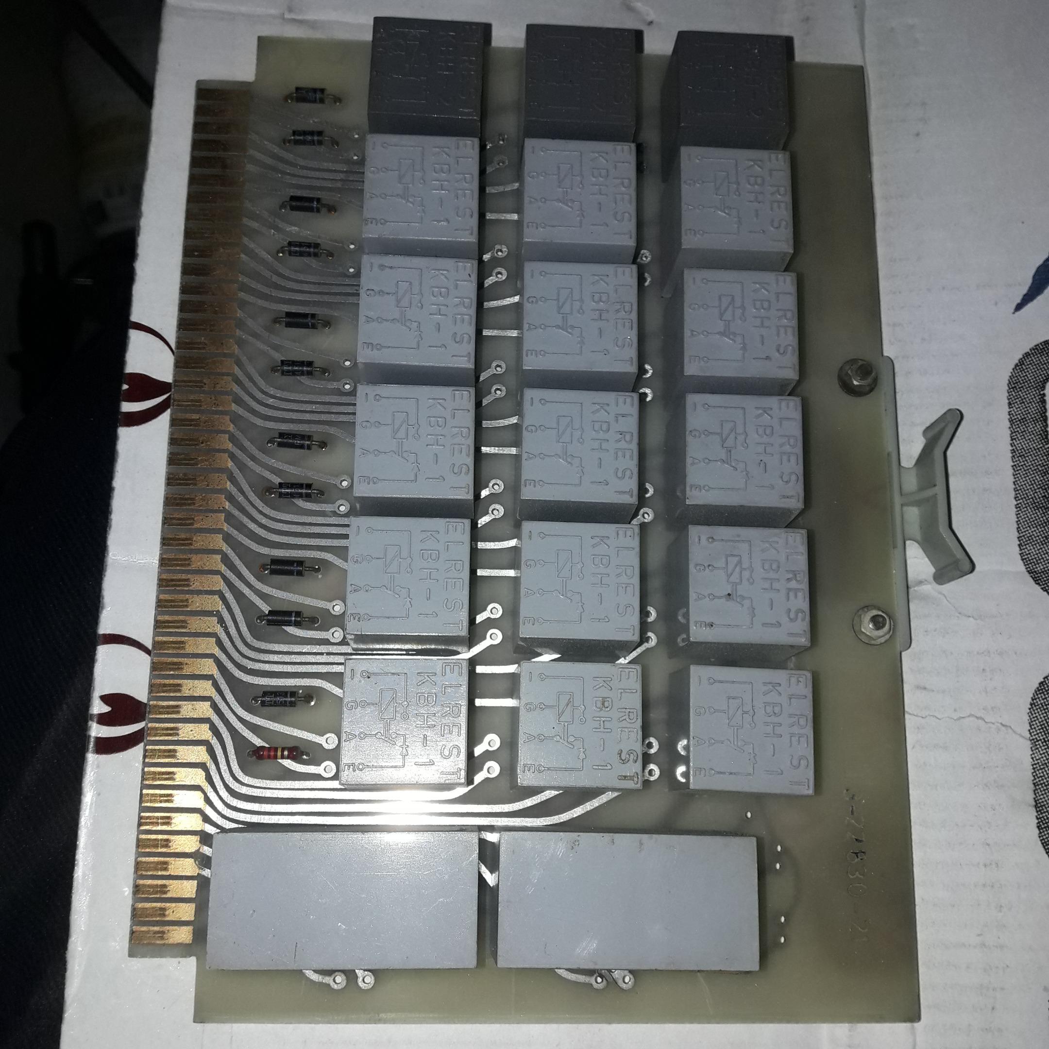 برد نظامی با رله های قدیمی ابکاری طلا