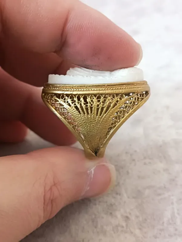 انگشتر برنجی رخ داریوش برجسته