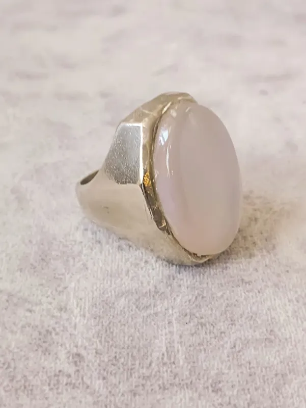 یک عدد عقیق یاسی درشت درجه یک