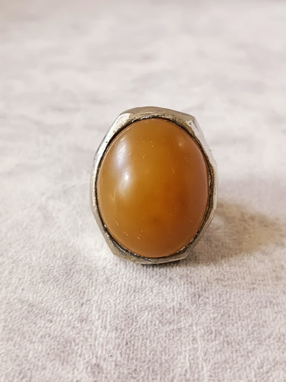 انگشتر عقیق زرد درشت