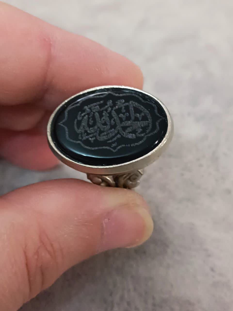 انگشتر عقیق خطی مشکی ذکردار