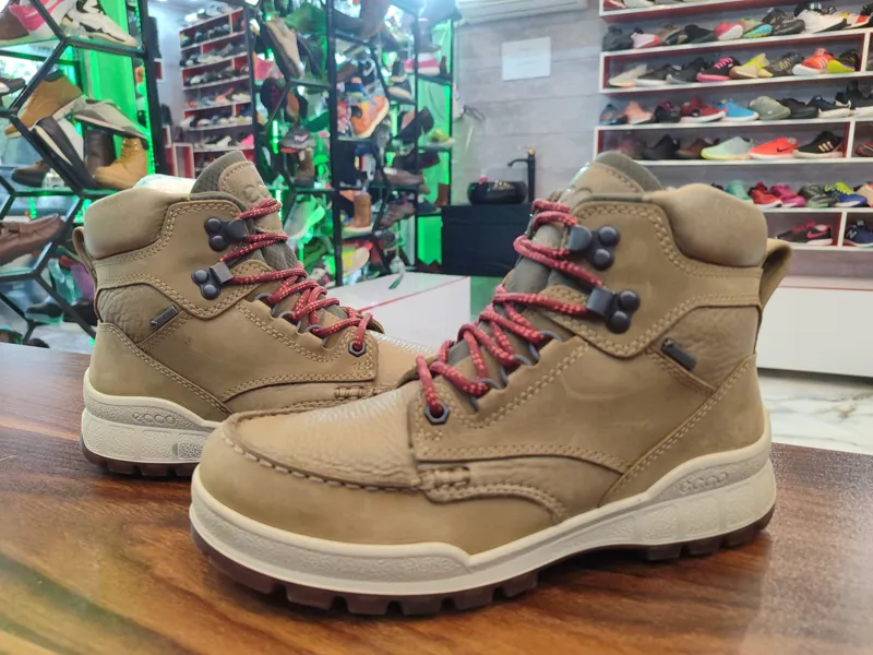 بوت اورجینال Ecco