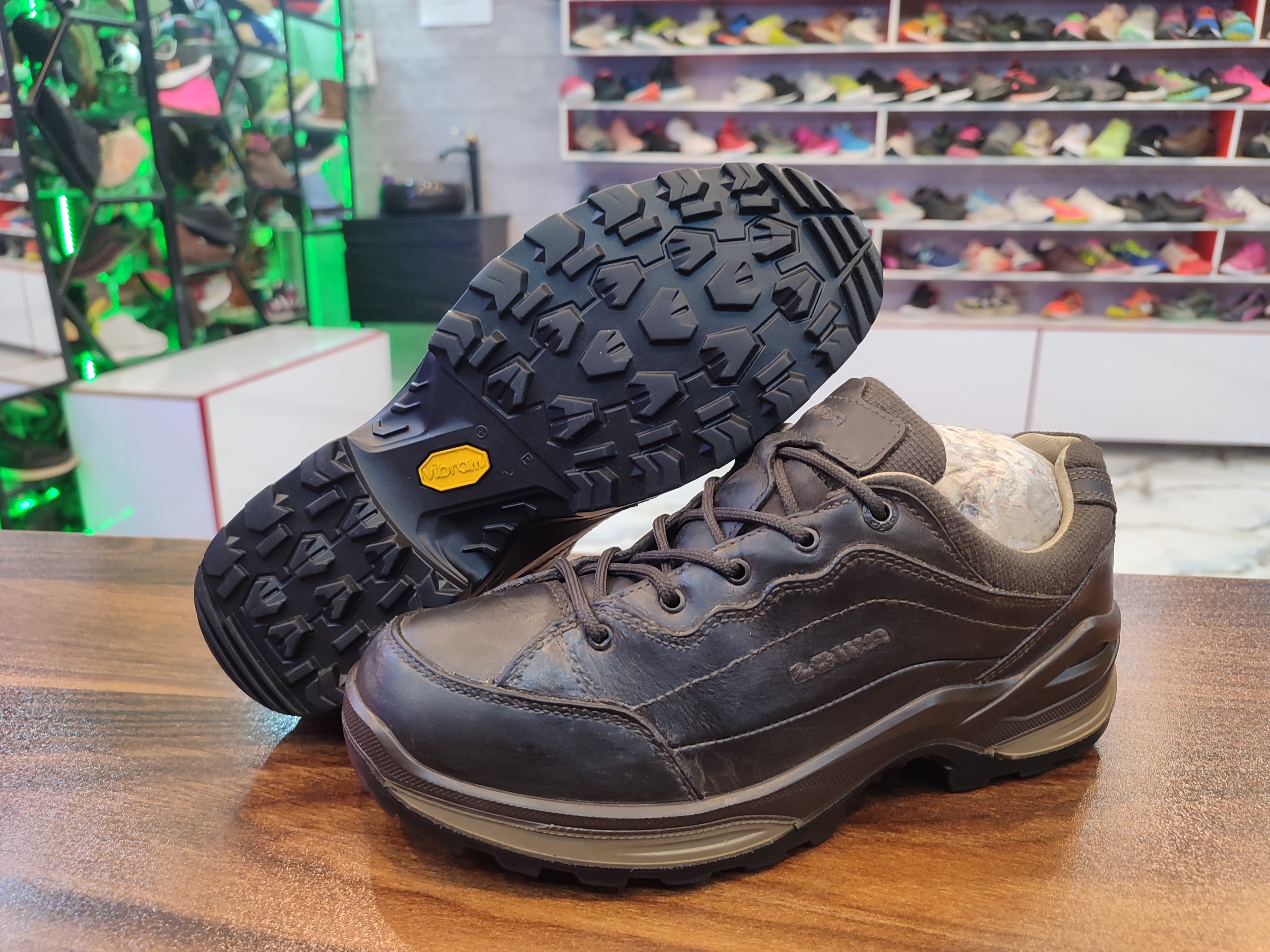 کتونی اورجینال Lowa