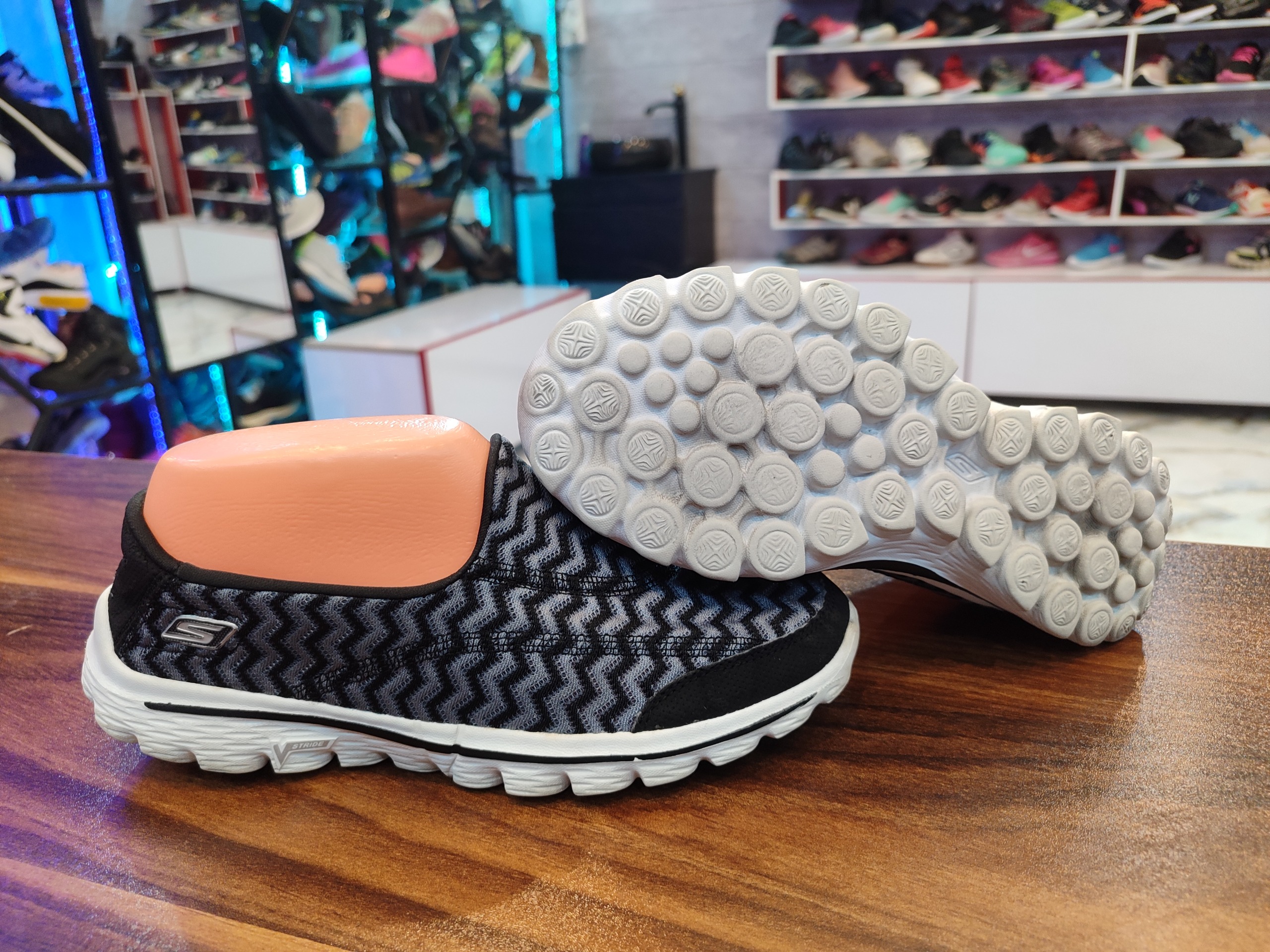 کتونی اورجینال اسکیچرز