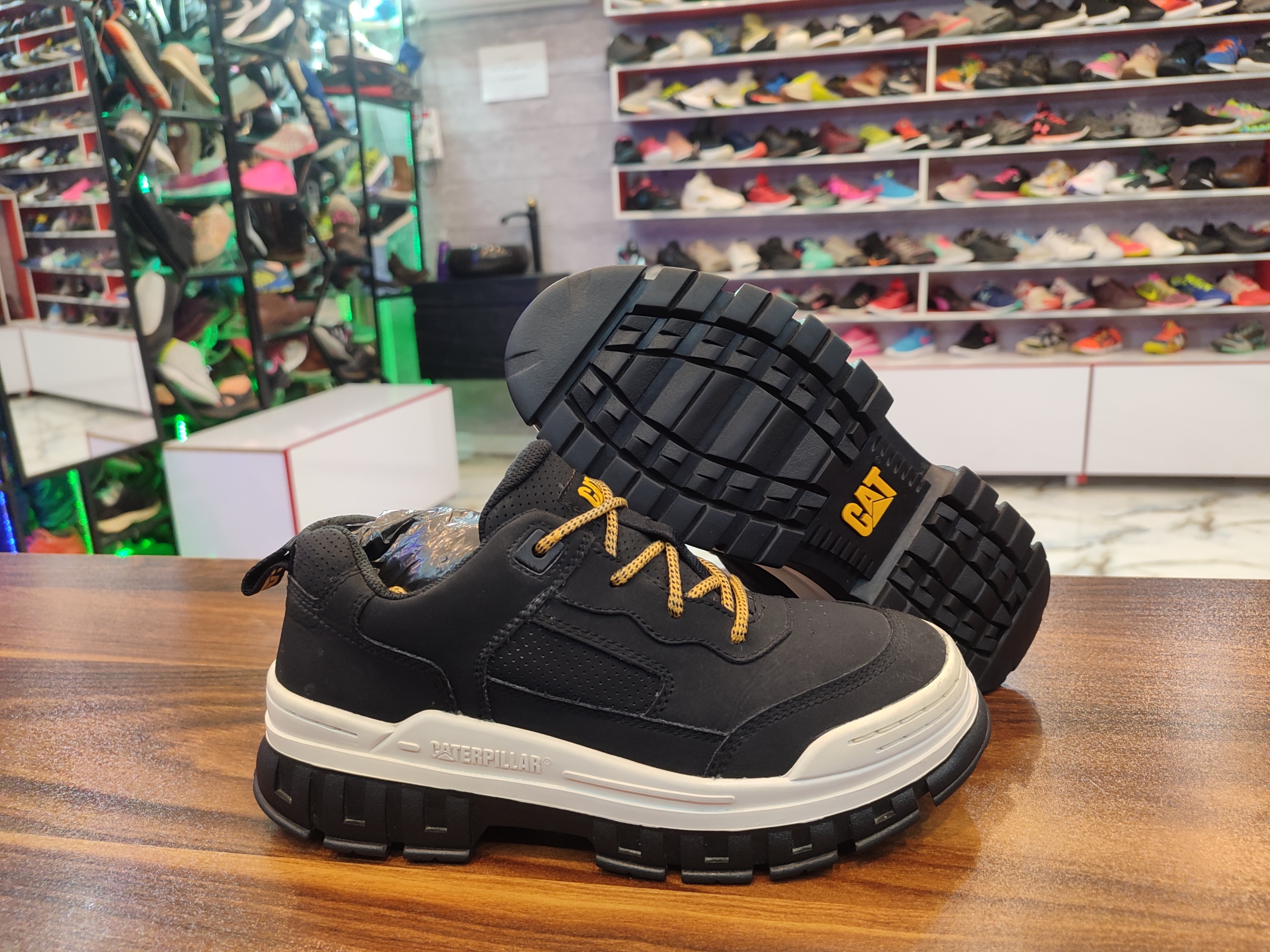 کتونی اورجینال کاترپیلار