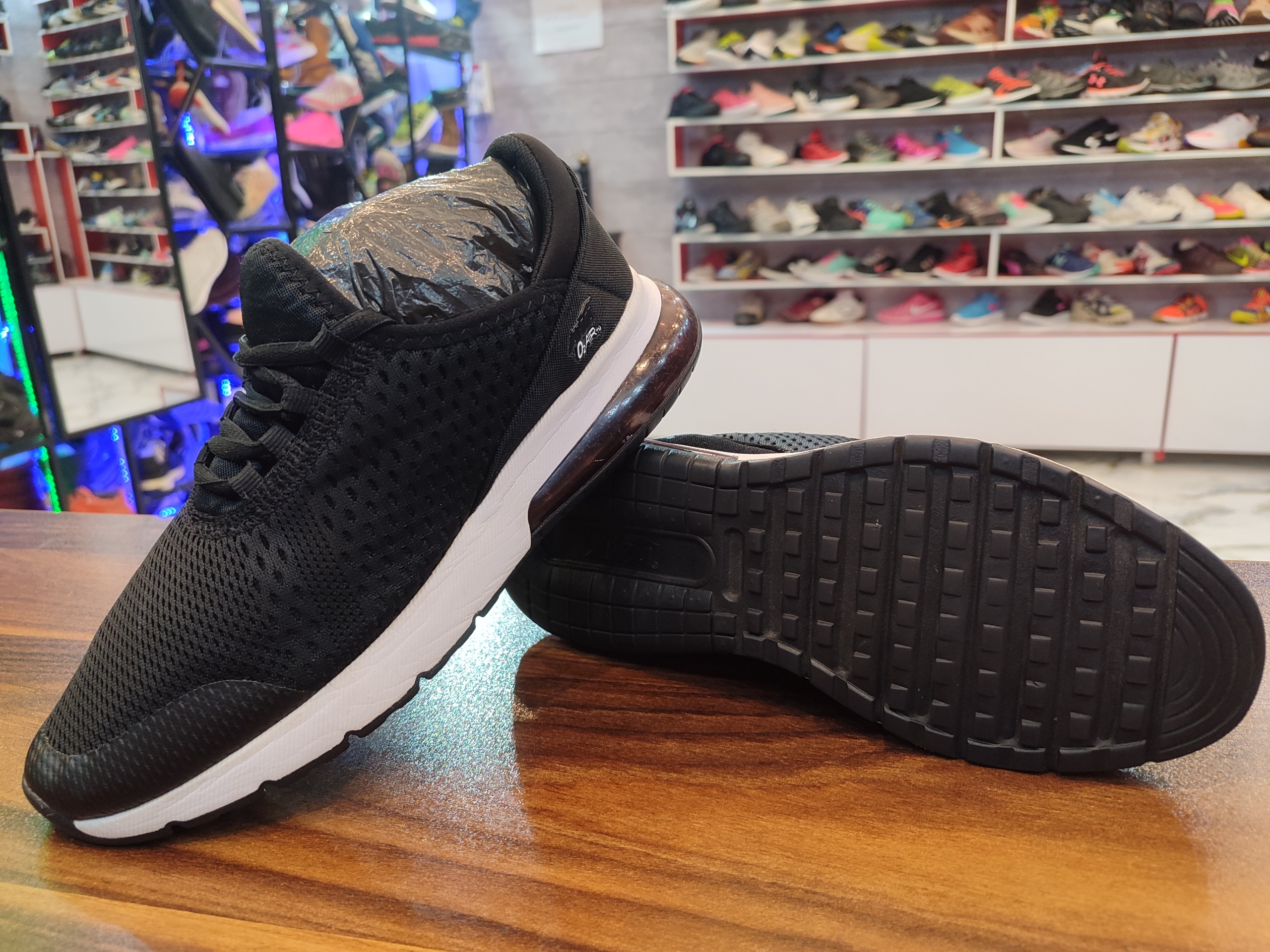 کتونی اورجینال Avia