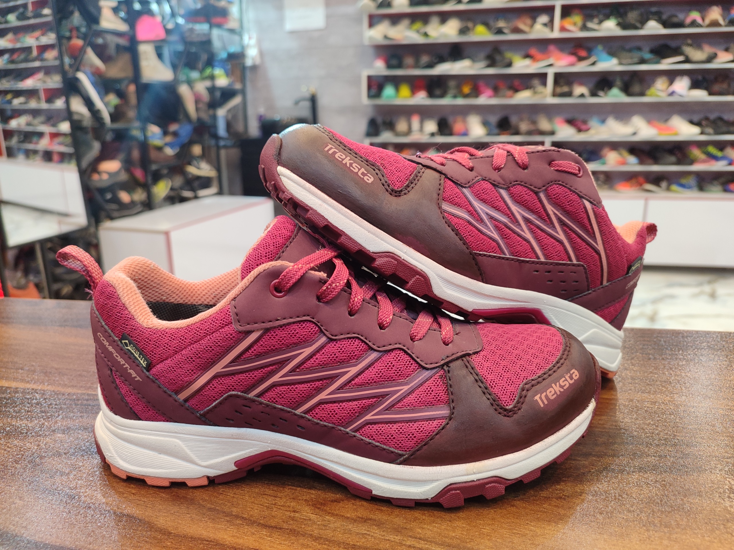 کتونی اورجینال Treksta