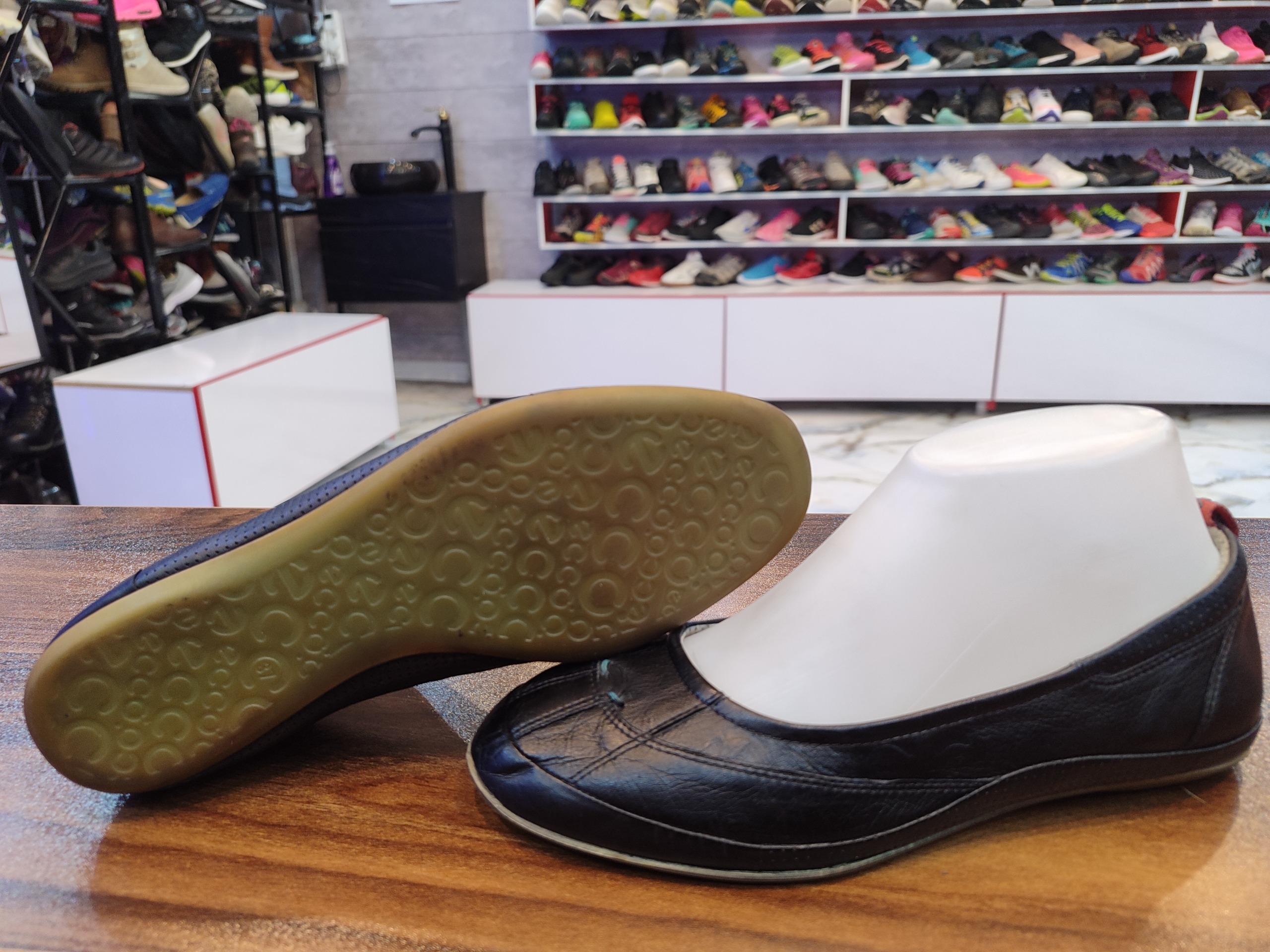 کالج اورجینال Ecco