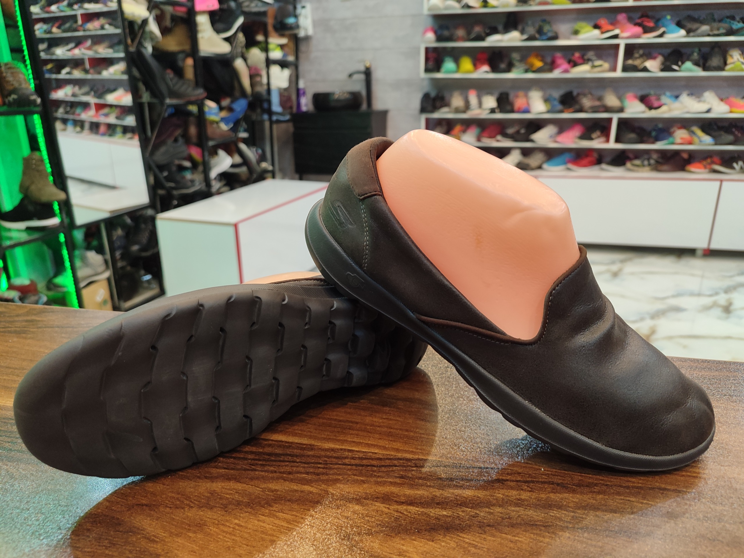 کالج اورجینال اسکیچرز