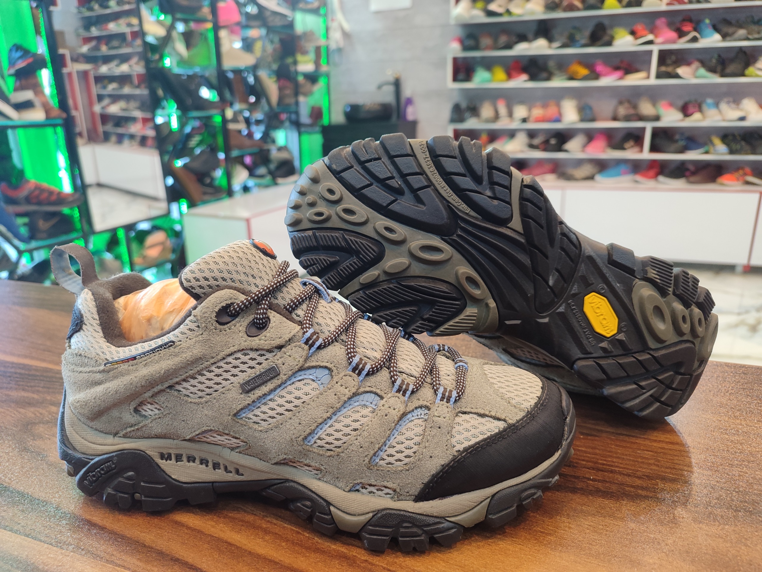 کتونی اورجینال مرل