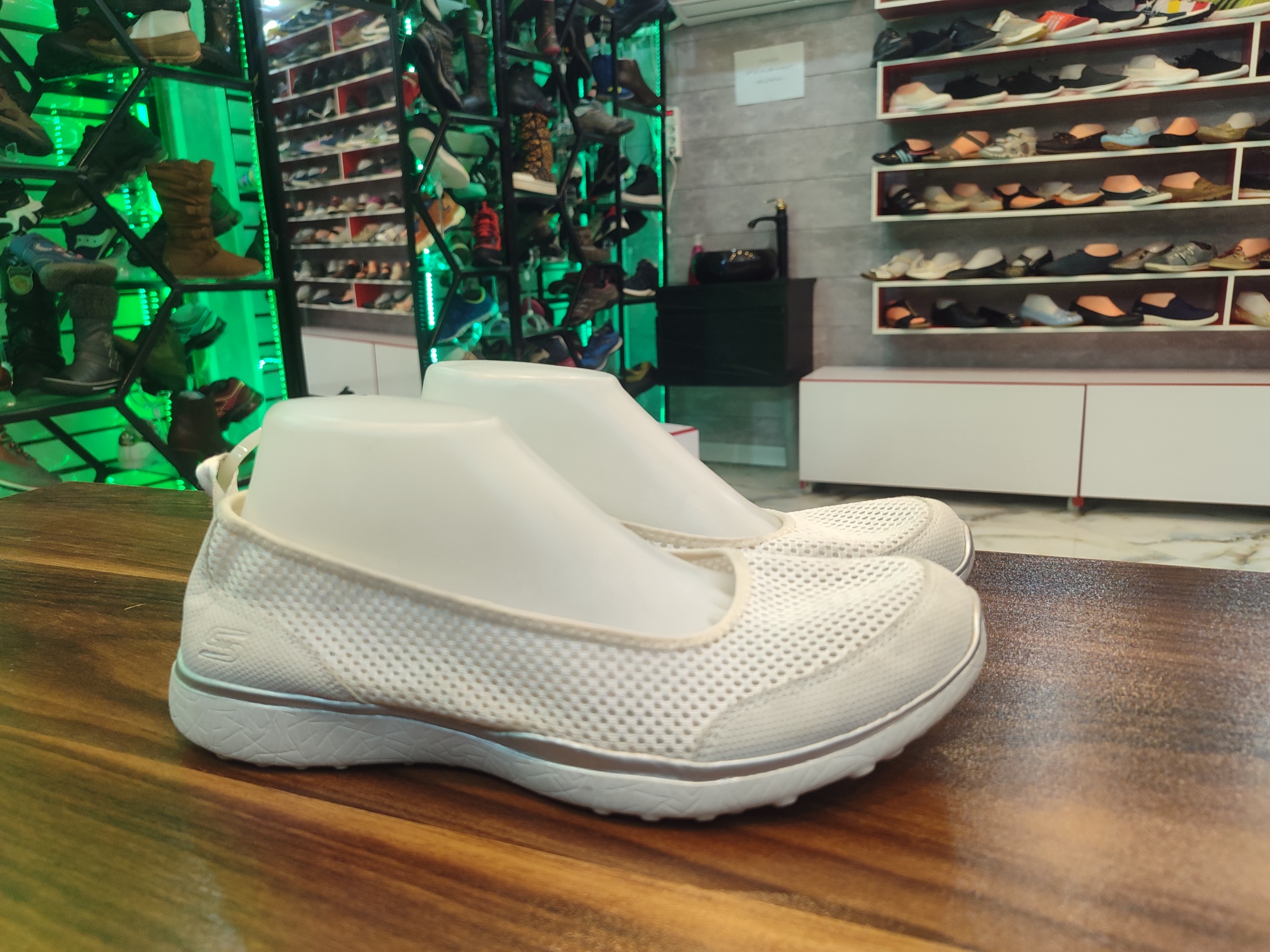 کالج اورجینال اسکیچرز