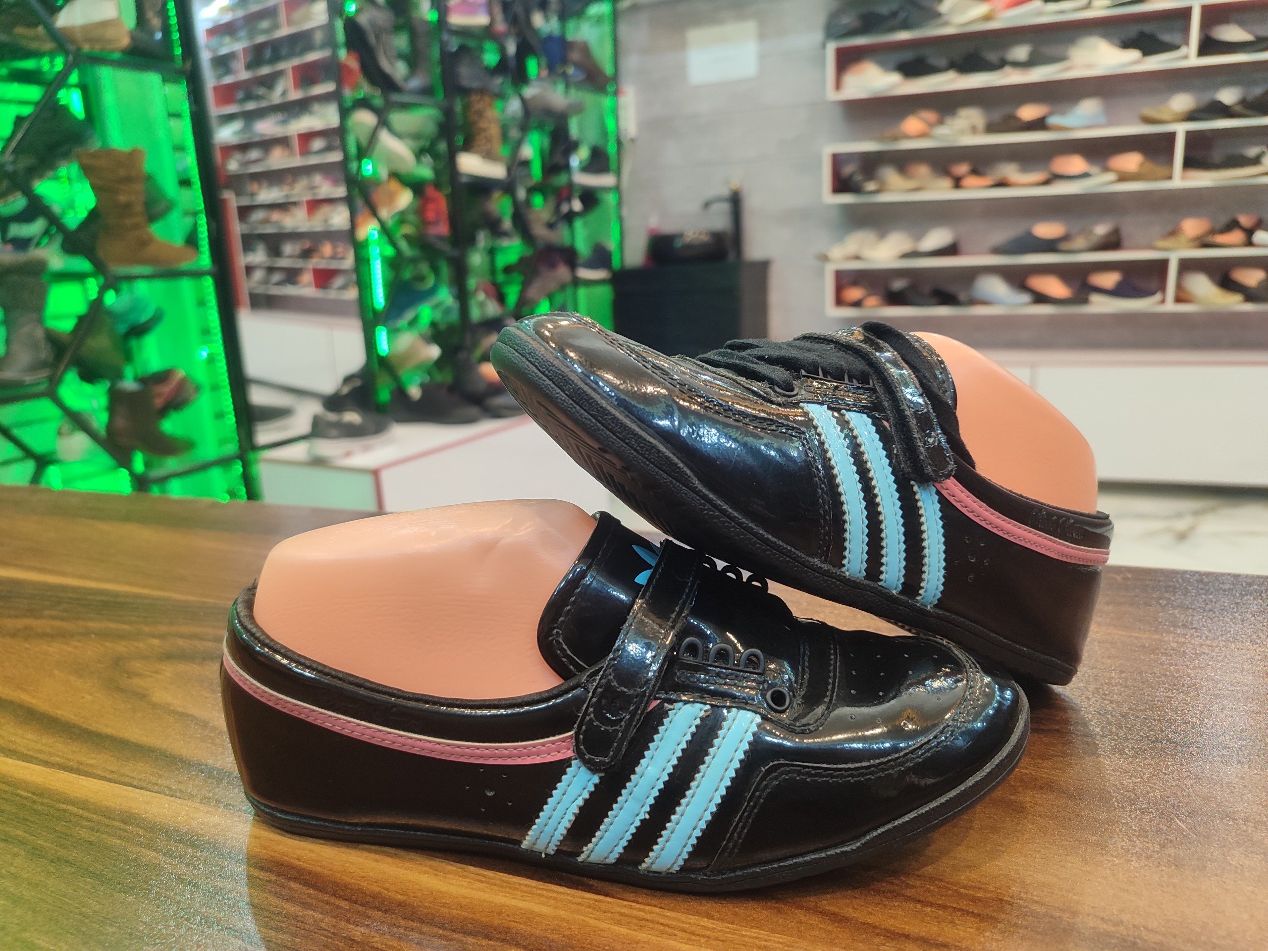 کالح اورجینال آدیداس