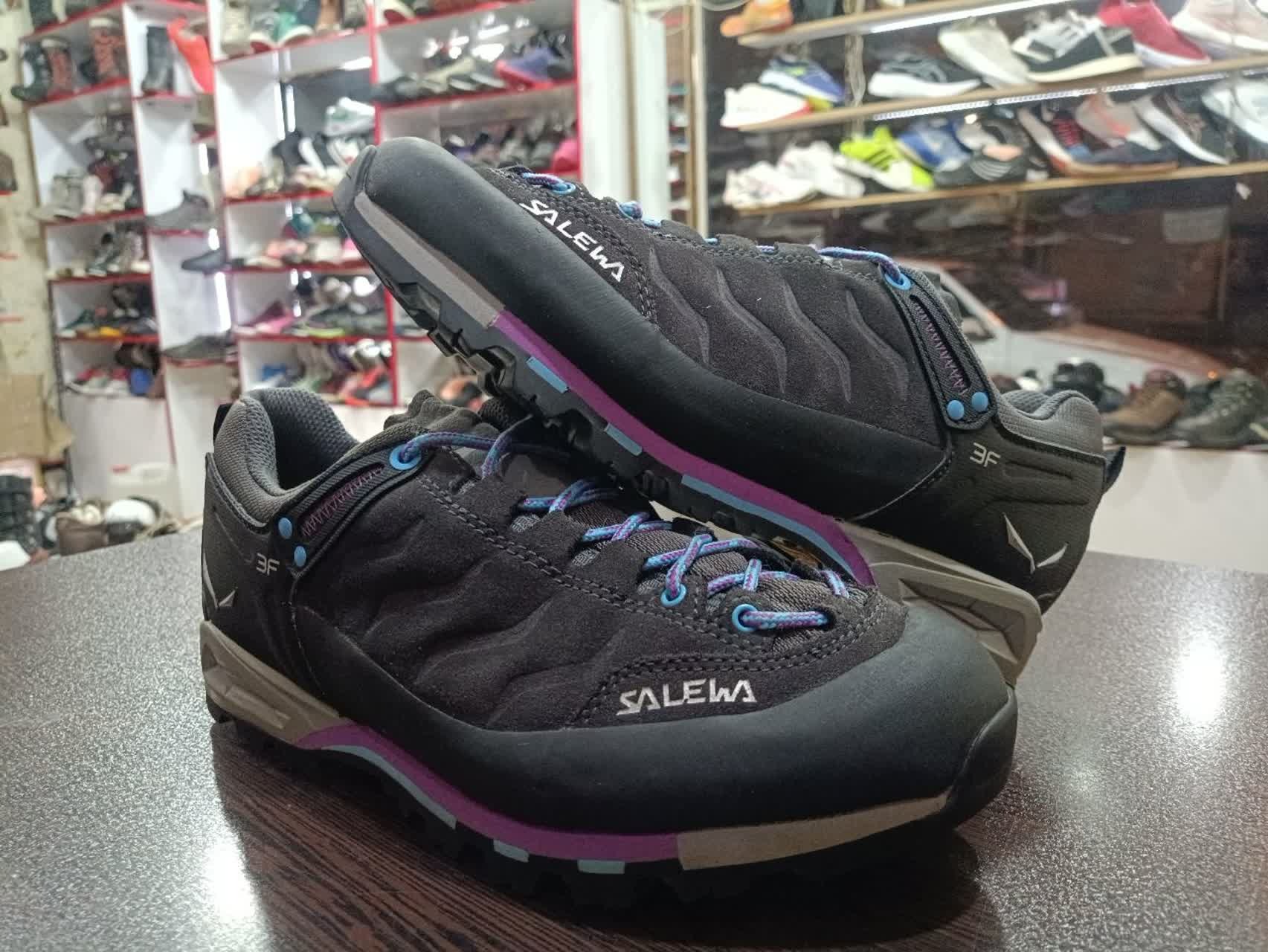 کتونی اورجینال سالیوا