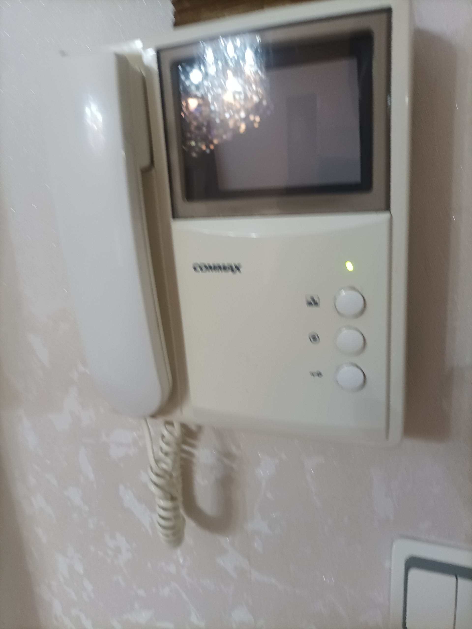 آیفون تصویری کوماکس