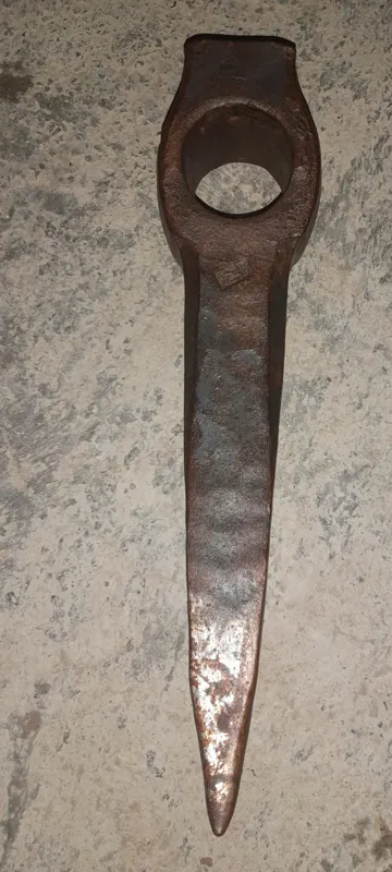 یک عدد گلنگ یکسر قدیمی فولادی