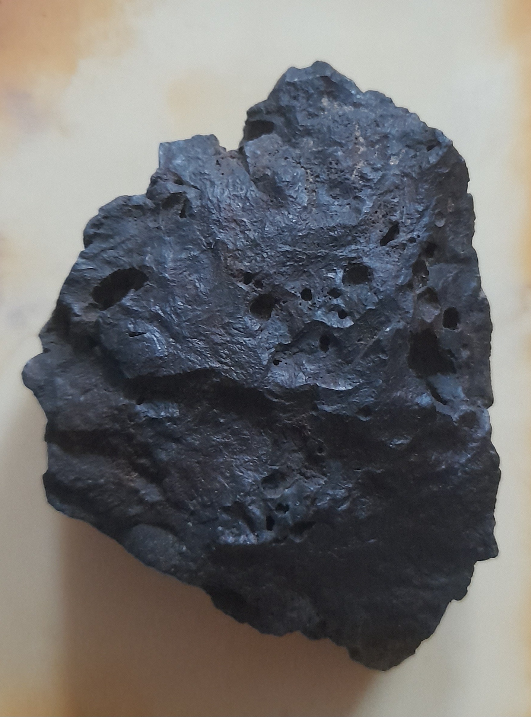 سنگ مشکوک به شهاب سنگ وزن 80 گرم