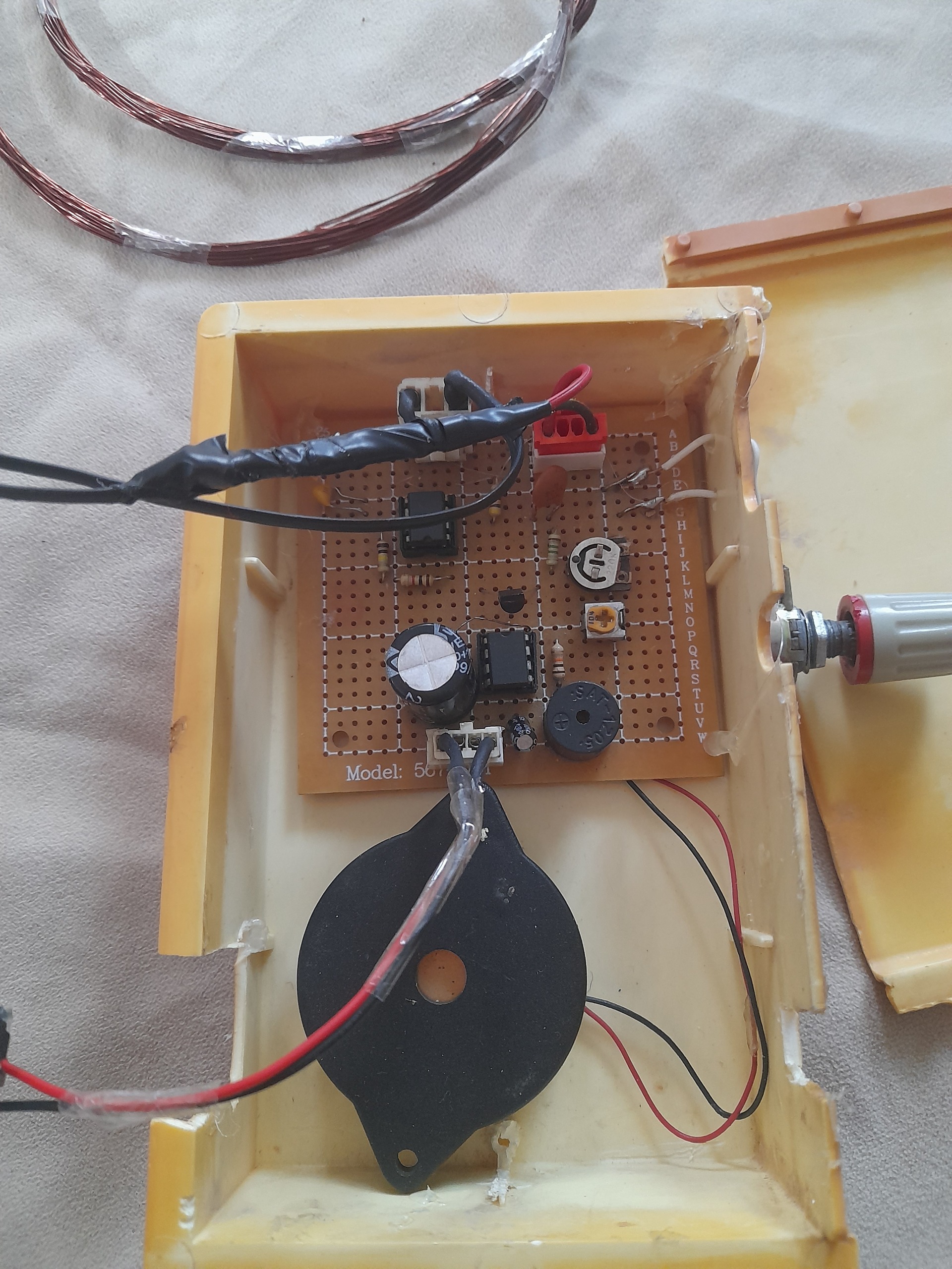 یک فلزیاب دستساز VLF مطابق تصویر
