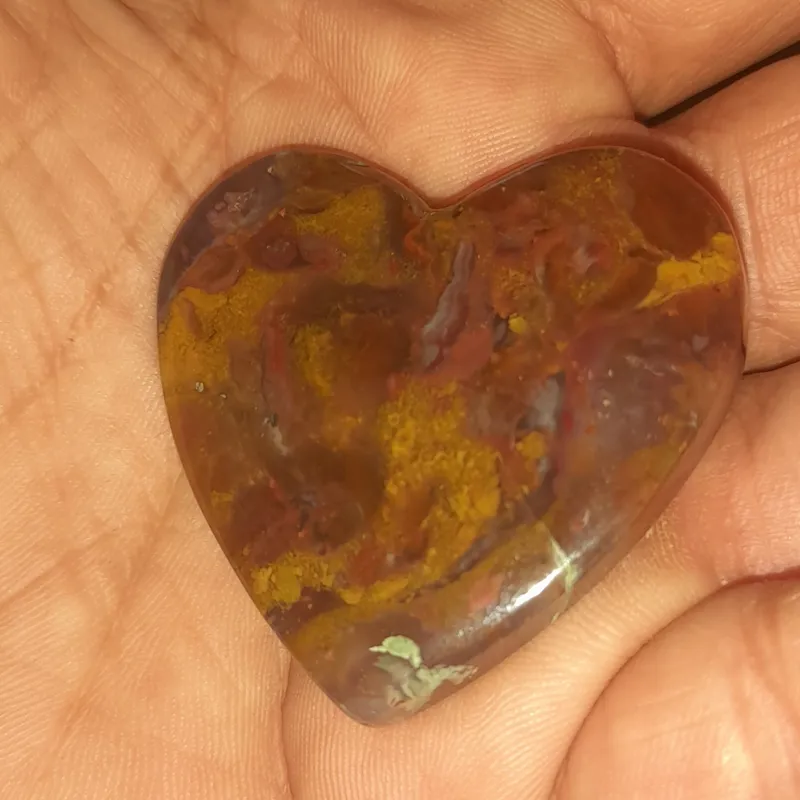 یک سنگ عقیق شجر تراش قلب بزرگ