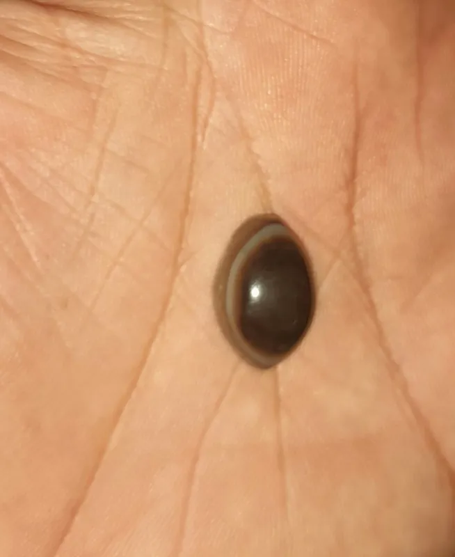 نگین طبیعی سنگ بابا قوری سه پوست