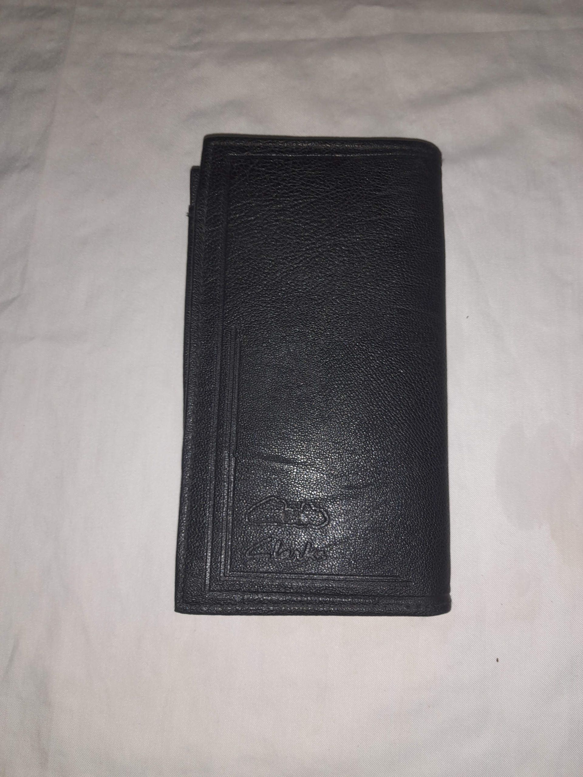 یک کیف پول و کارت مردانه