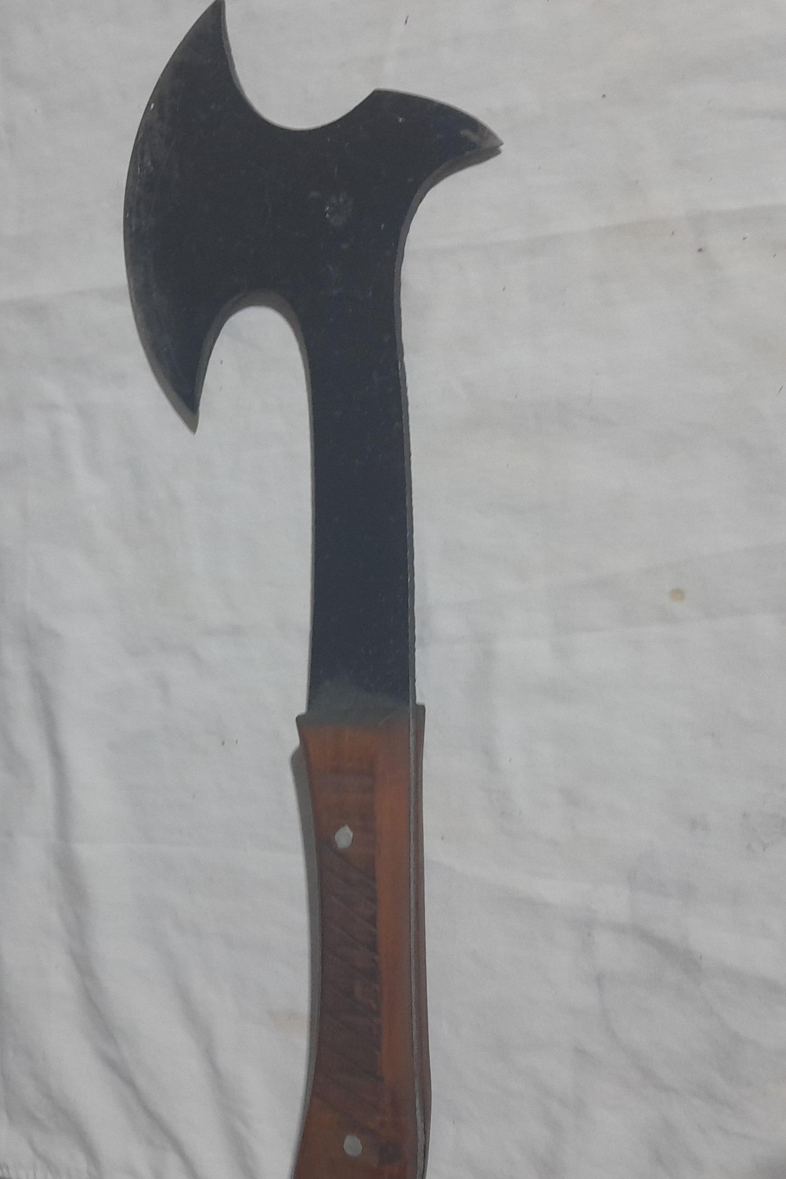 یک تبر مناسب کوه و کوهنوردی