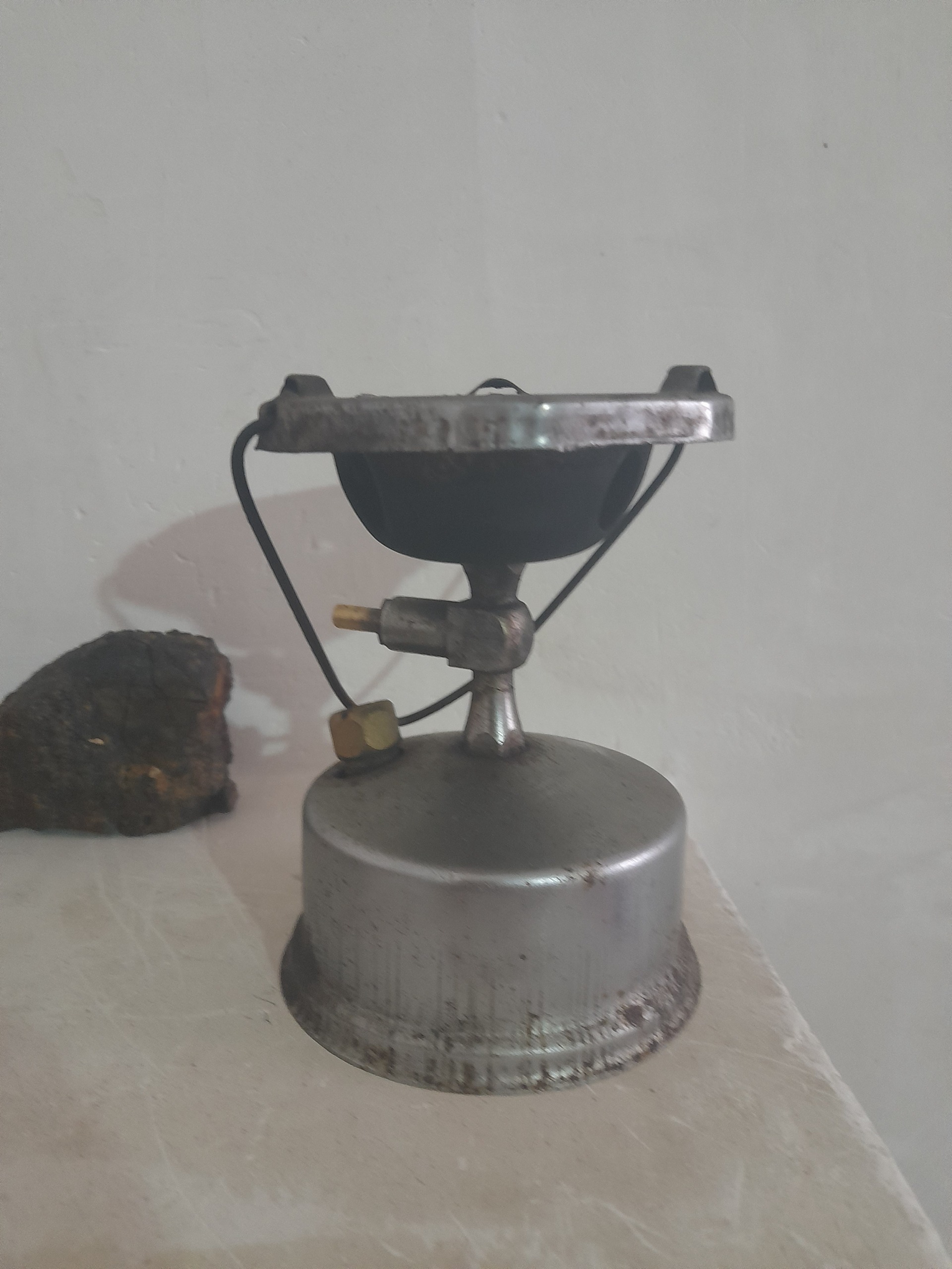 یک چراغ بنزینی قدیمی