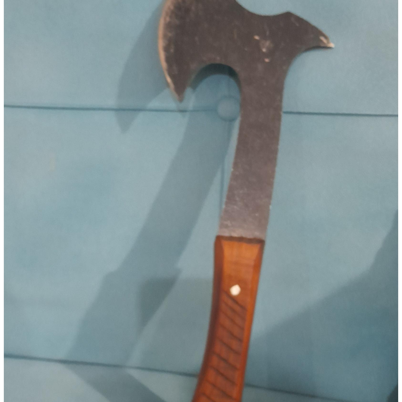 یک عدد تبر مناسب کوهنورری و ارس درخت