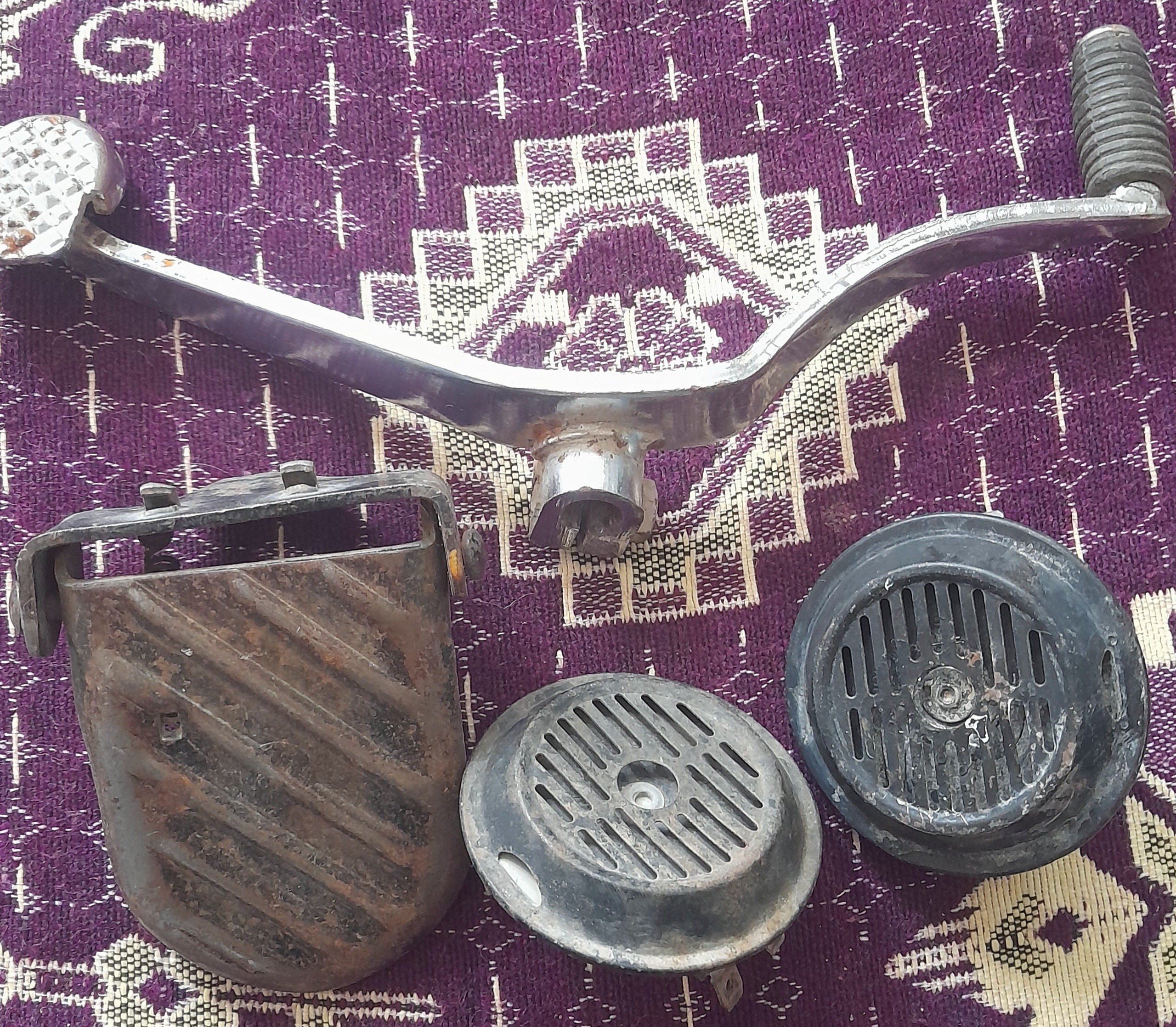 4 قلم لوازم موتور سیکلت در دو عکس