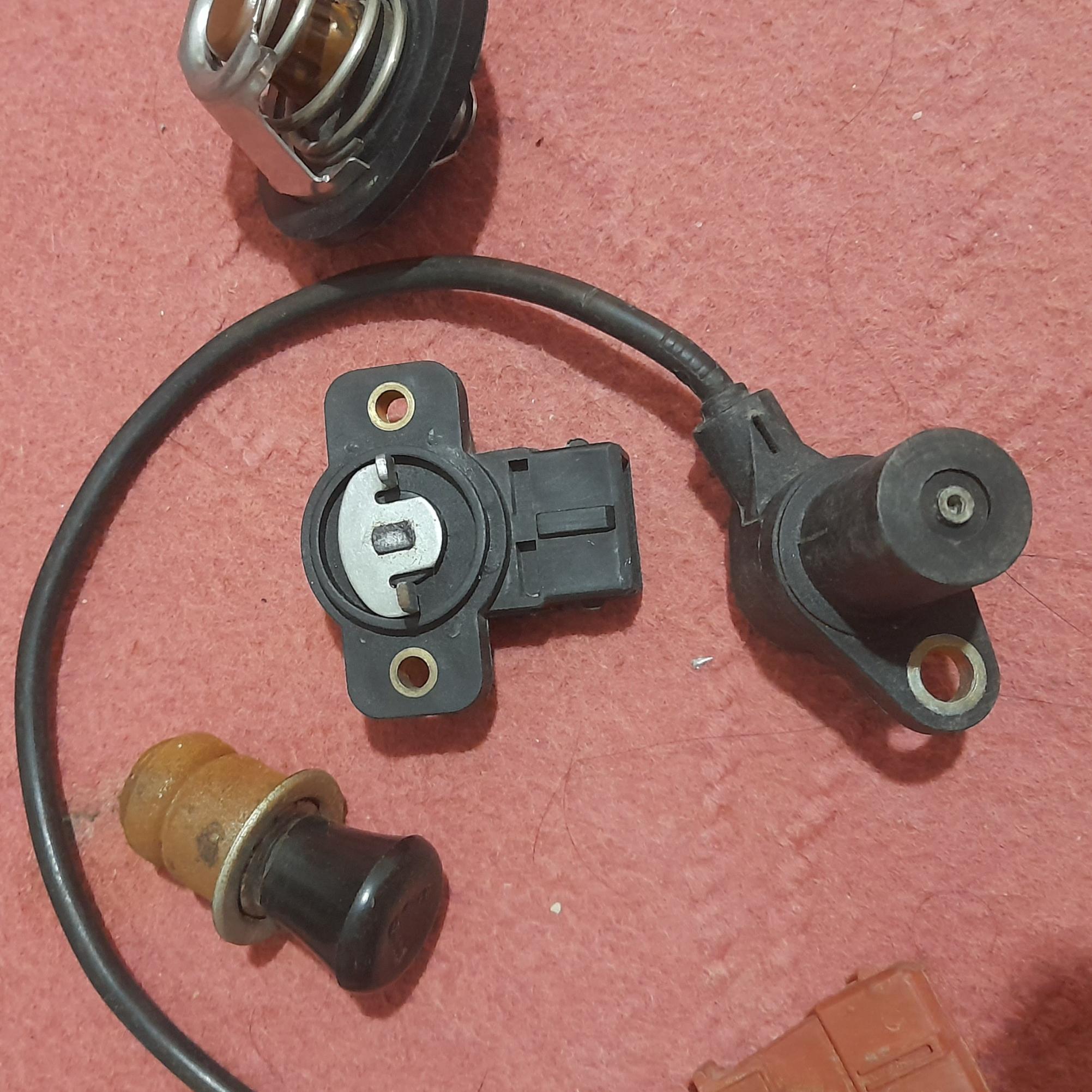 تعداددوتا سنسور دور موتور و دریچه گاز