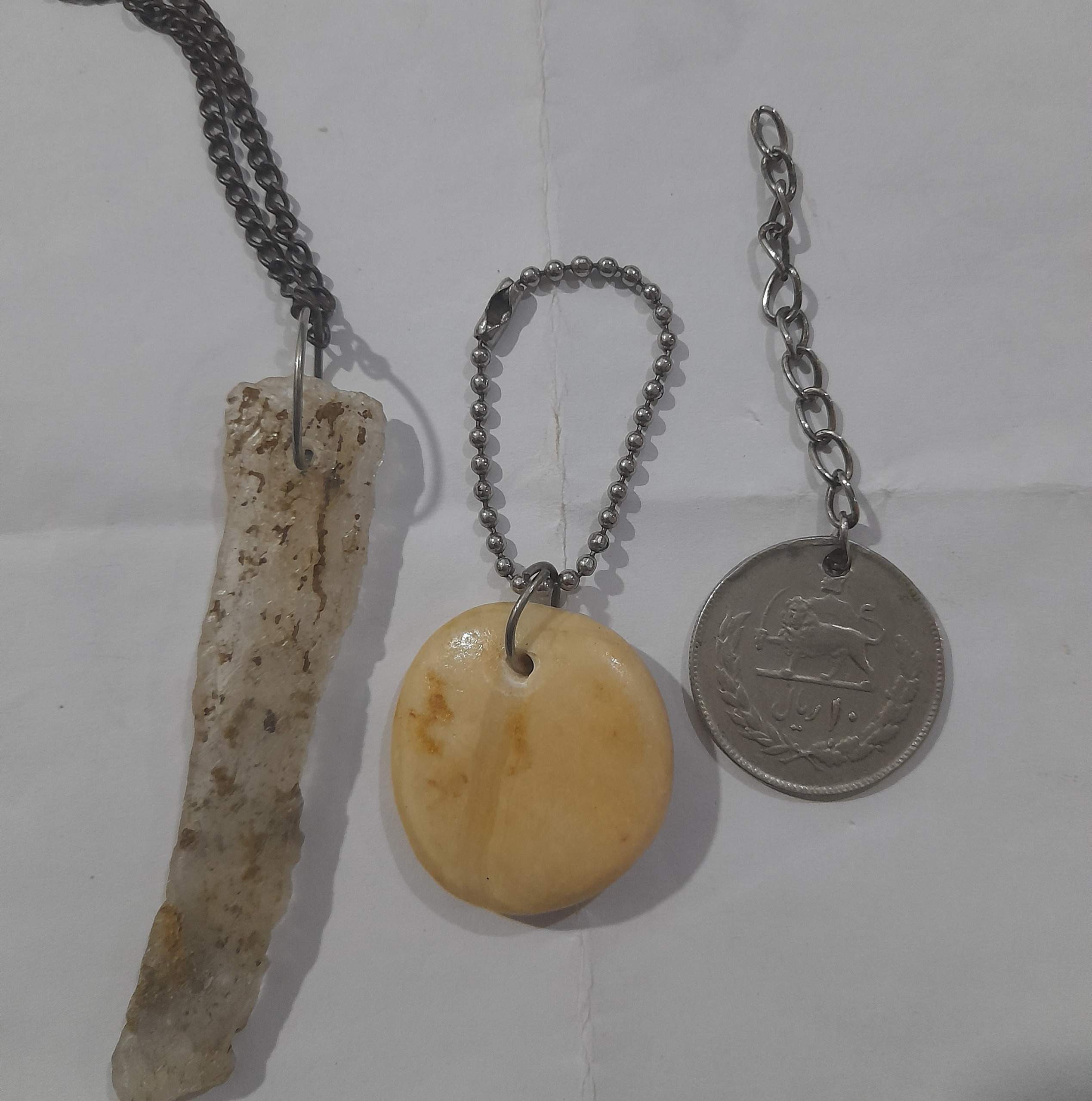 سه تا اویز دوتا سنگی. ویکی سکه پهلوی