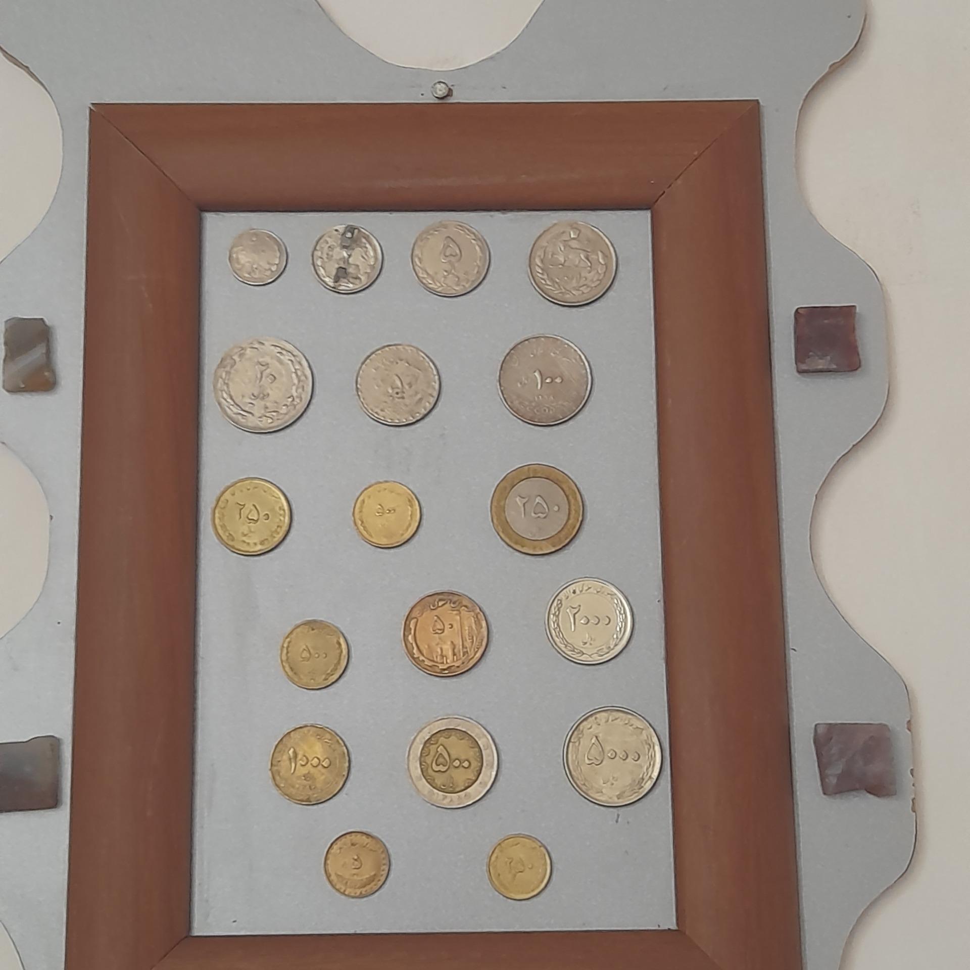 یک عدد تابلو سکه قدیمی پهلوی وجمهوری