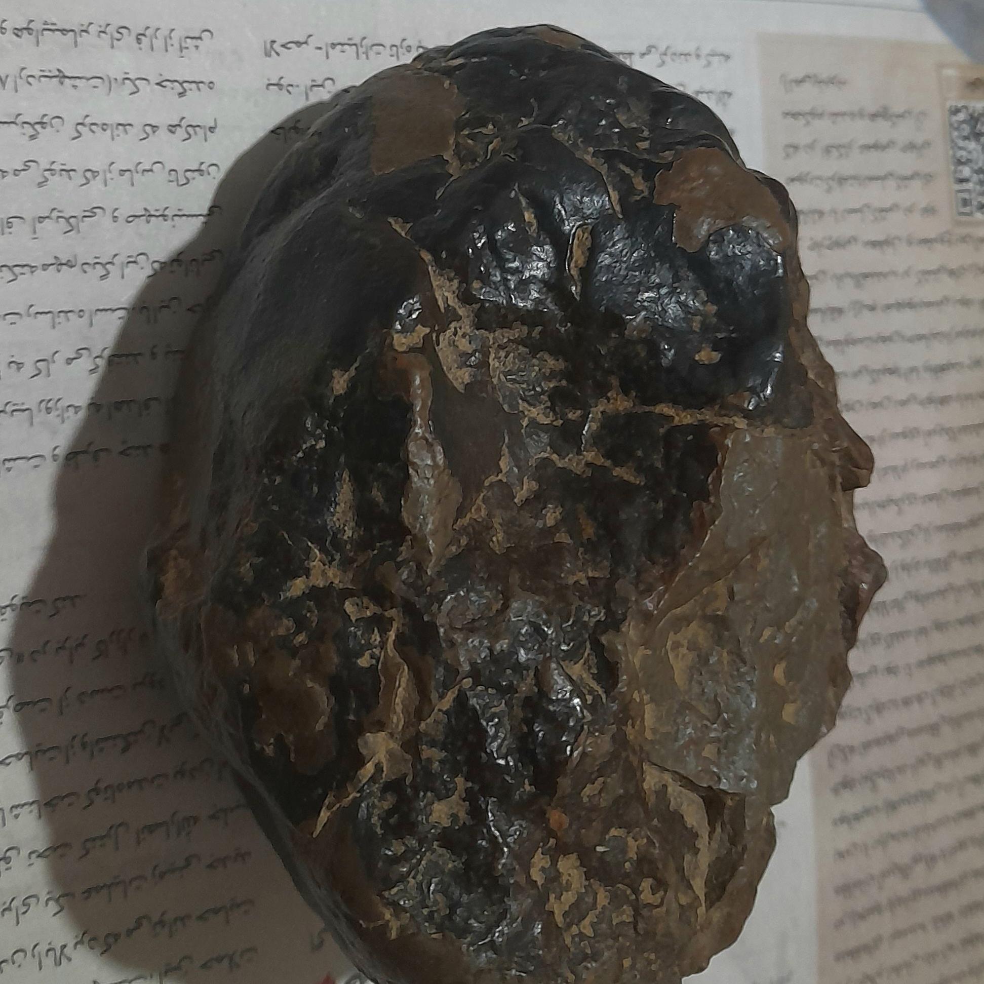 سنگ راف طبیعی قدیمی عجیب به احتمال جاسپر باشه