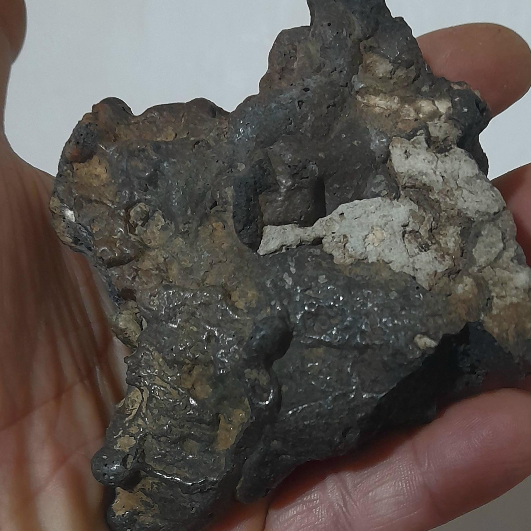 سنگ مشکوک به شهاب سنگ