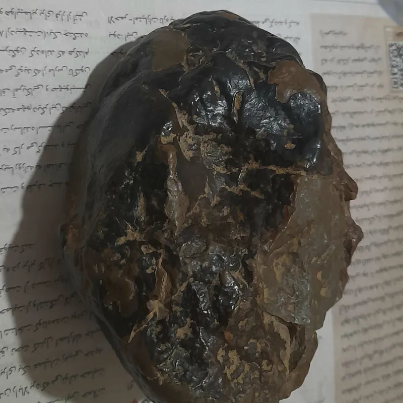 سنگ راف طبیعی قدیمی عجیب گبری به شکل رخ انسان