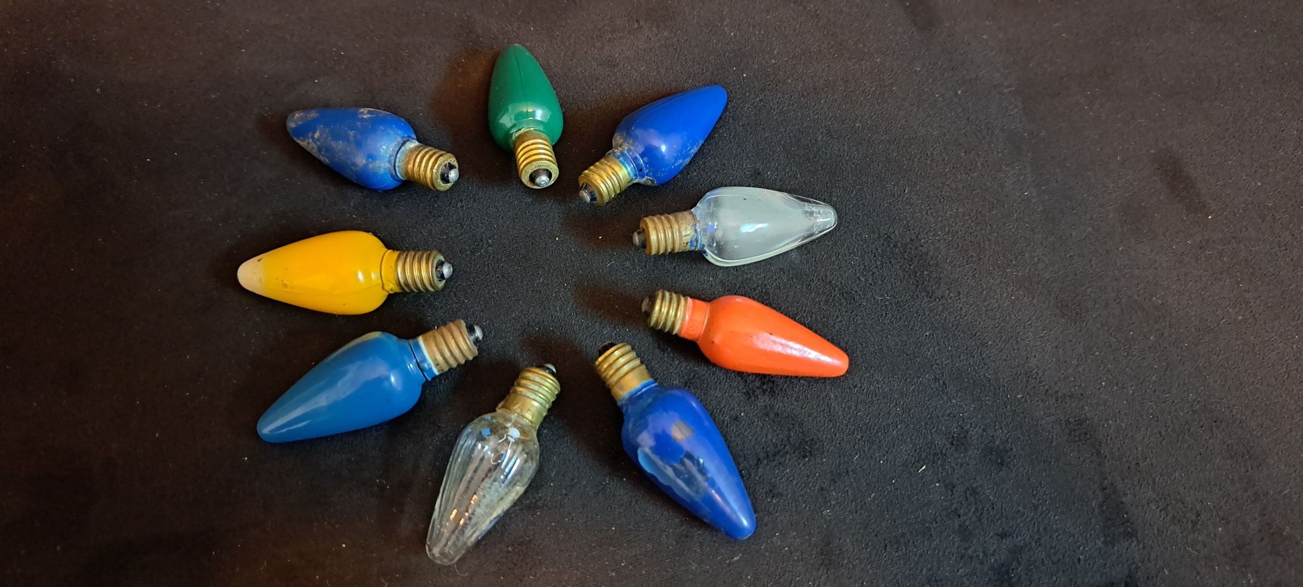 9 عدد لامپ قدیمی معیوب