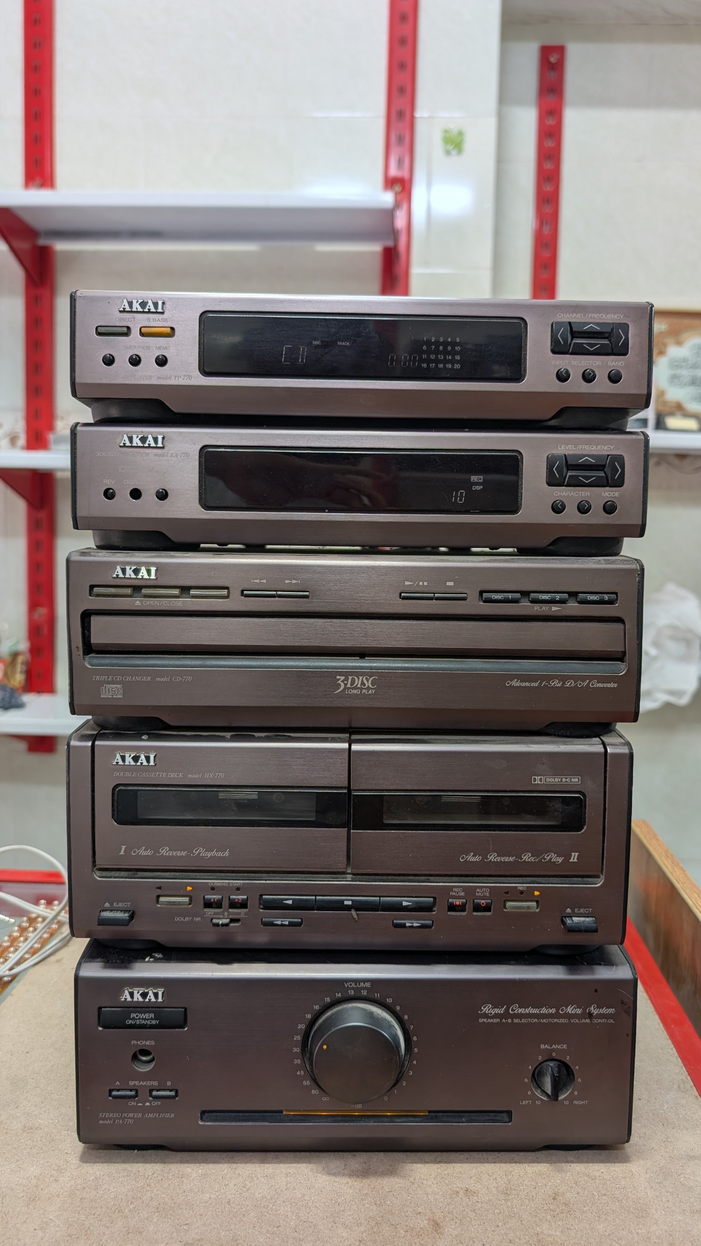 ضبط طبقاتی akai