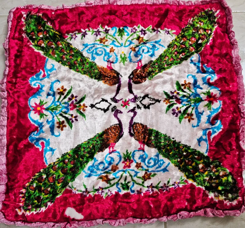 کوسن مخمل طرح طاووس