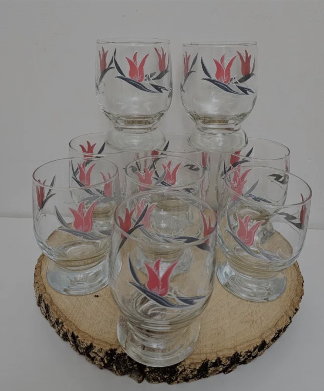 لیوان پامچال لاله ای