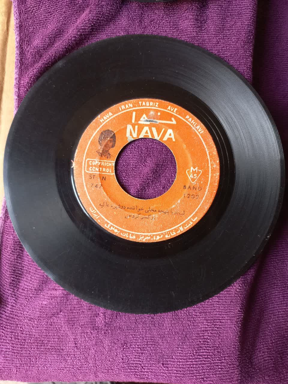 دو عدد صفحه گرام ایرانی