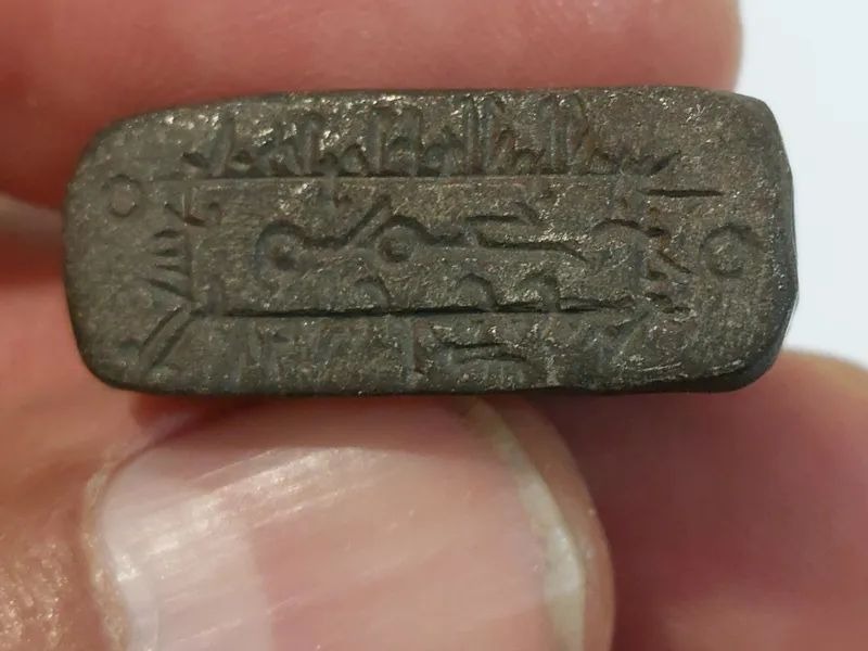 مهر قدیمی به خط کوفی