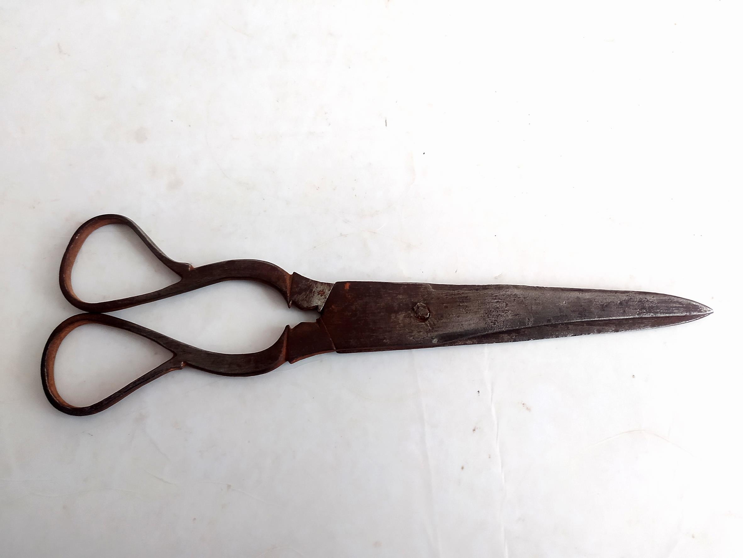 قیچی فولادی دست ساز قاجاری (کد48022)