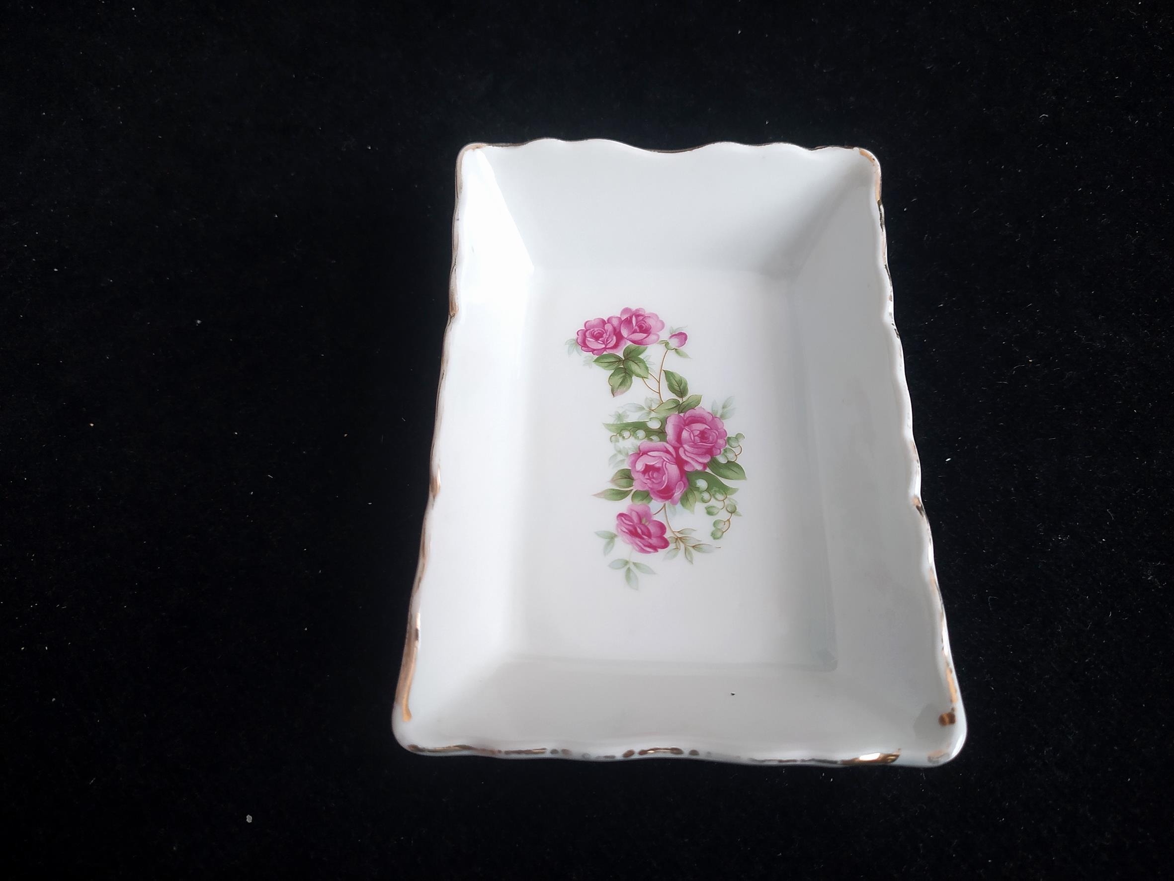 کره خوری قدیمی گل سرخی (شماره 2) (کد45899)